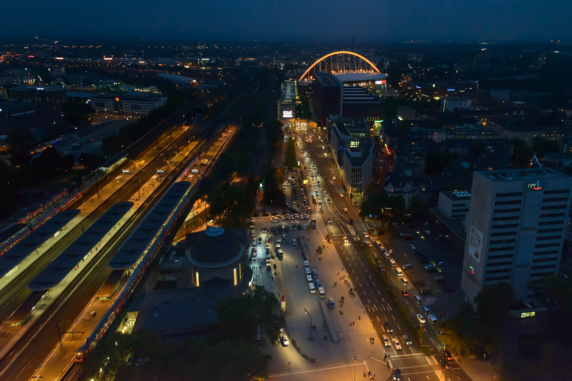 Lanxess-Arena vom Triangel gesehen