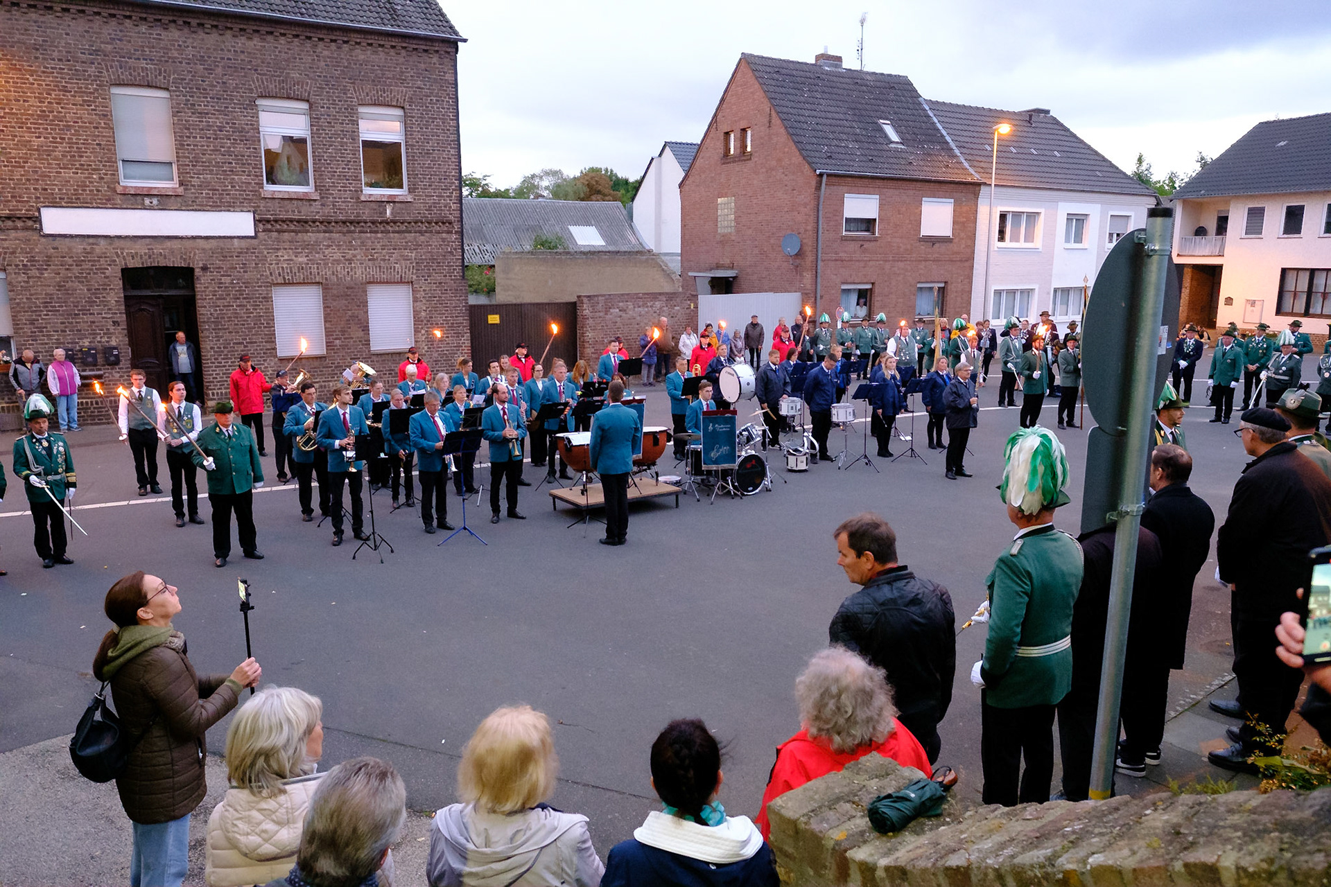 St. Hubertus Schützenbruderschaft Friesheim ernenn Hans-Peter Nolden die Ehrenpräsidentschaft der Schützenbruderschaft.