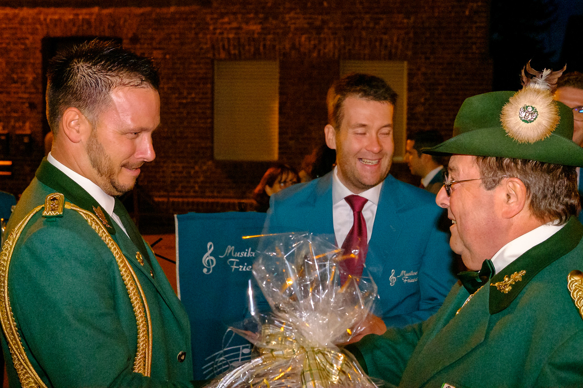 St. Hubertus Schützenbruderschaft Friesheim ernenn Hans-Peter Nolden die Ehrenpräsidentschaft der Schützenbruderschaft.