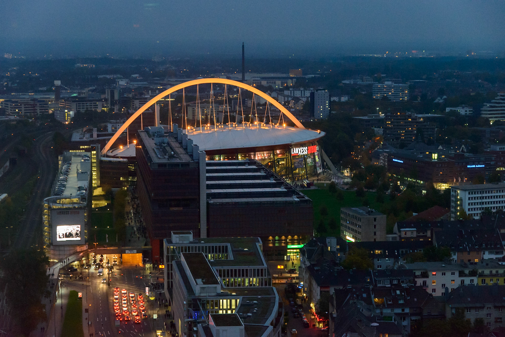 Lanxess-Arena vom Triangel gesehen