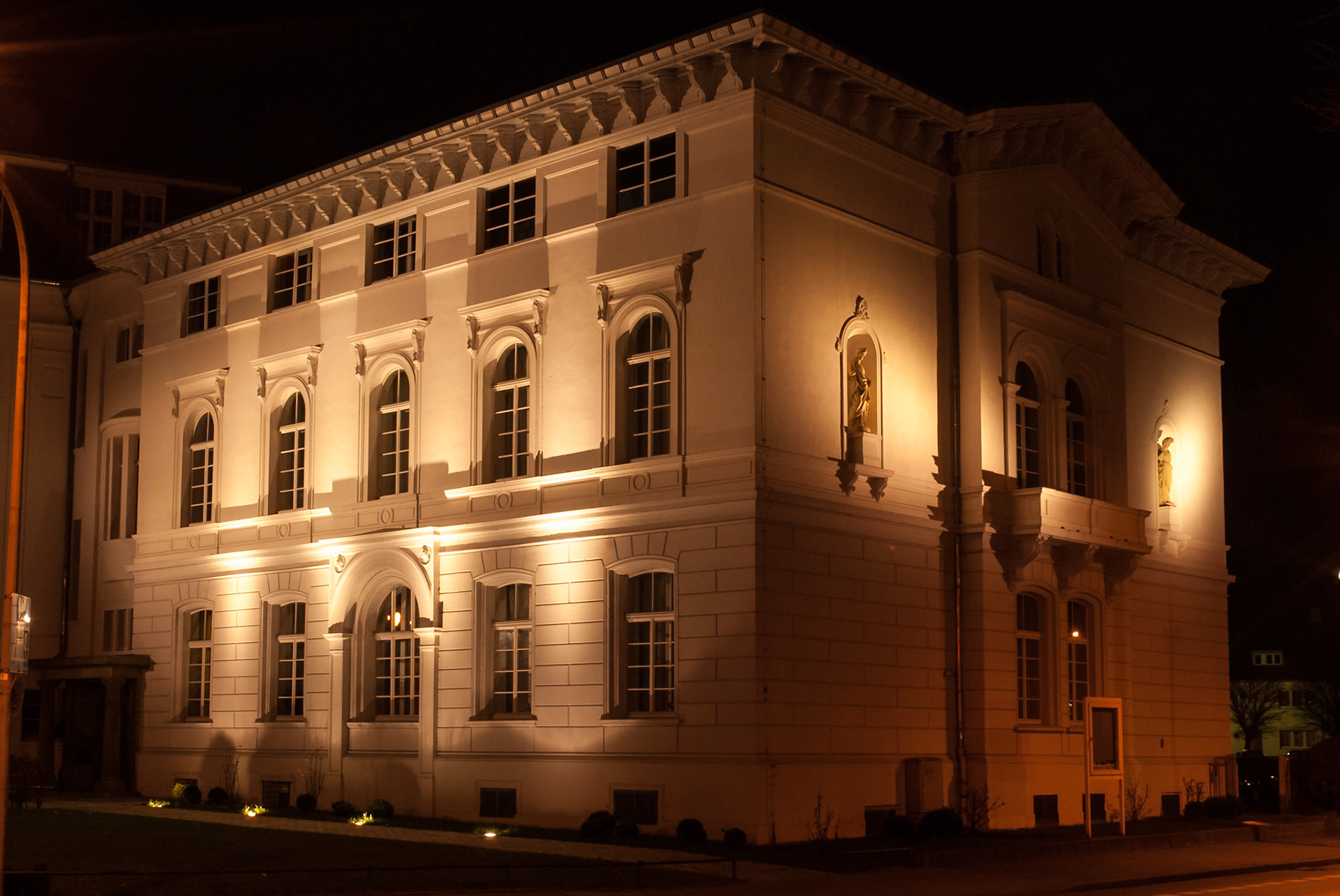 Musikschule Düren bei Nacht