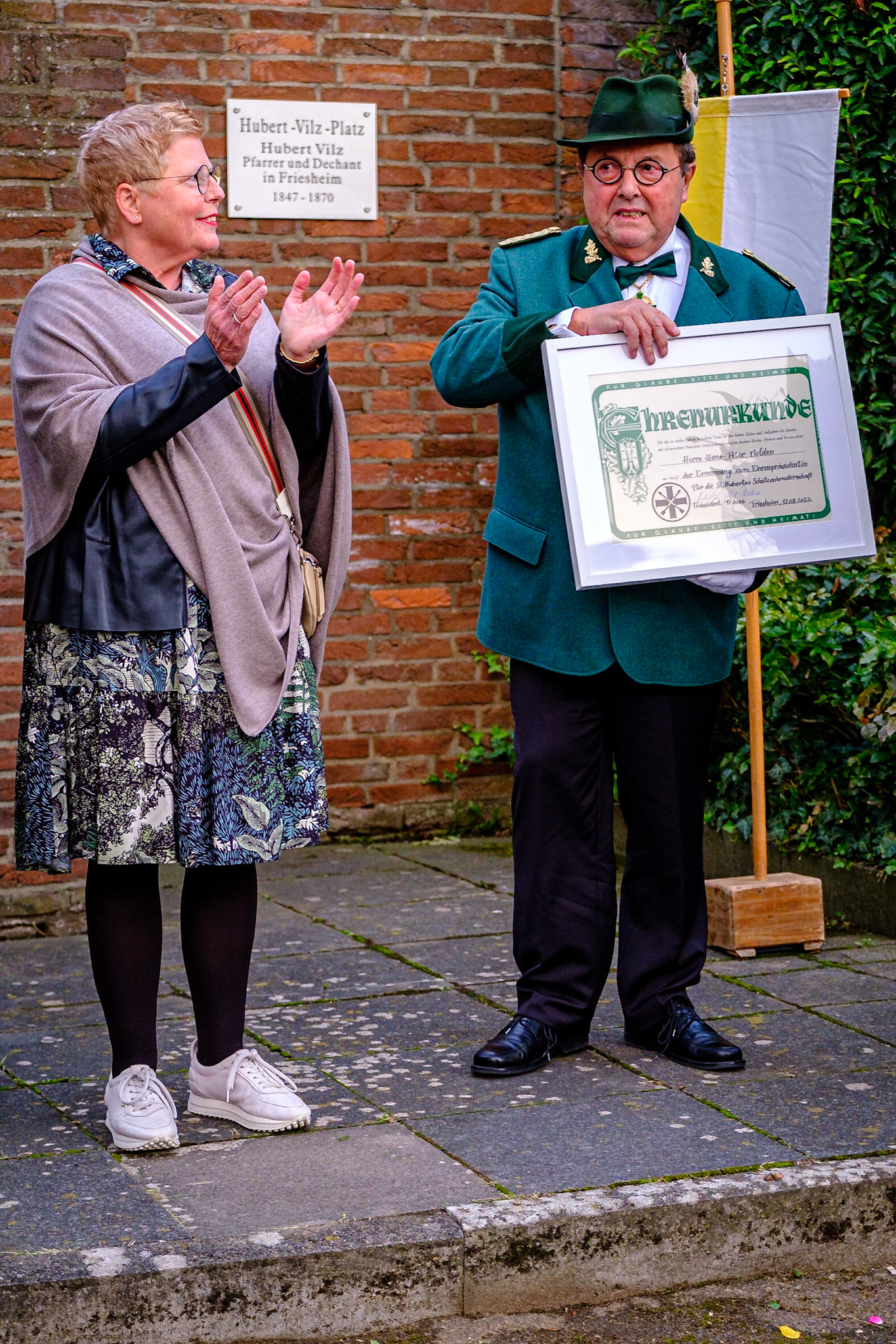 St. Sebastianus Schützenbruderschaft Friesheim ernenn Hans-Peter Nolden die Ehrenpräsidentschaft der Schützenbruderschaft.