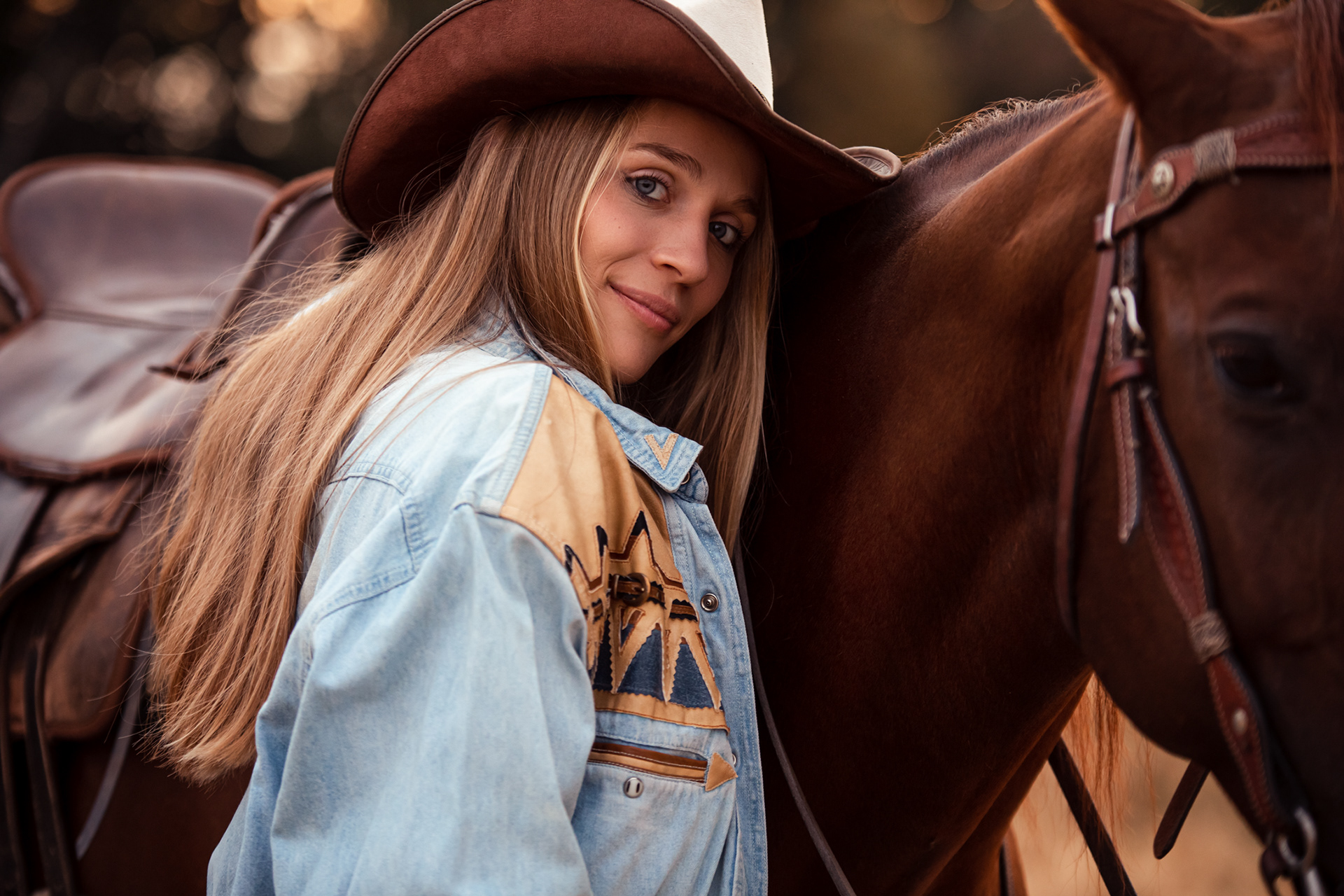 Pferdeshooting, Westernshooting, Pferd, Pferdefotografie, Tierfotografie, Western, Reitfotos, Cowgirl, Cowboy, Sonnenuntergang, Koblenz, Neuwied, Andernach, Fotografin Andernach, Fotografin Koblenz, Tierfotografin, Pferdefotografin
