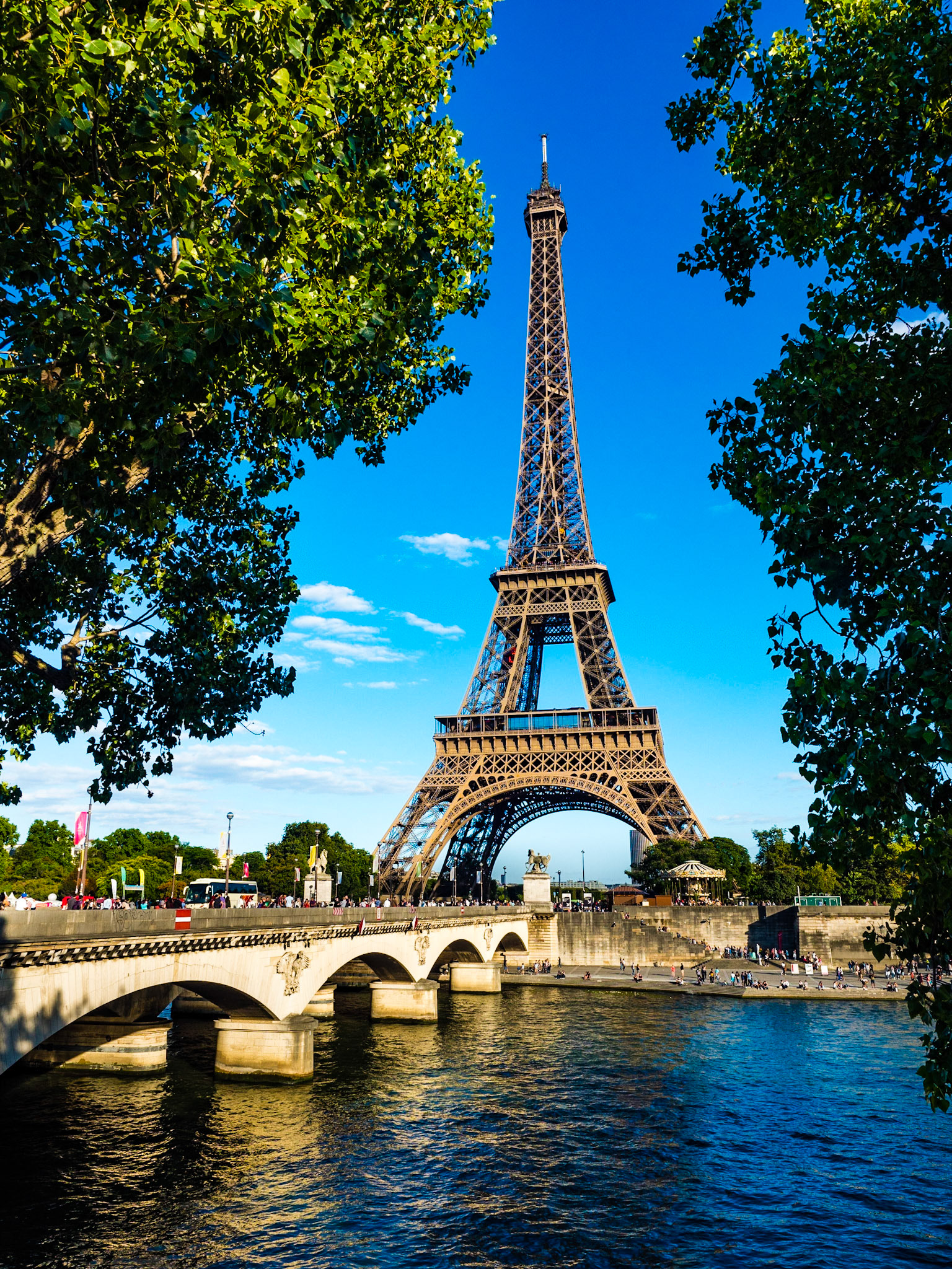 Noon at the Eiffel