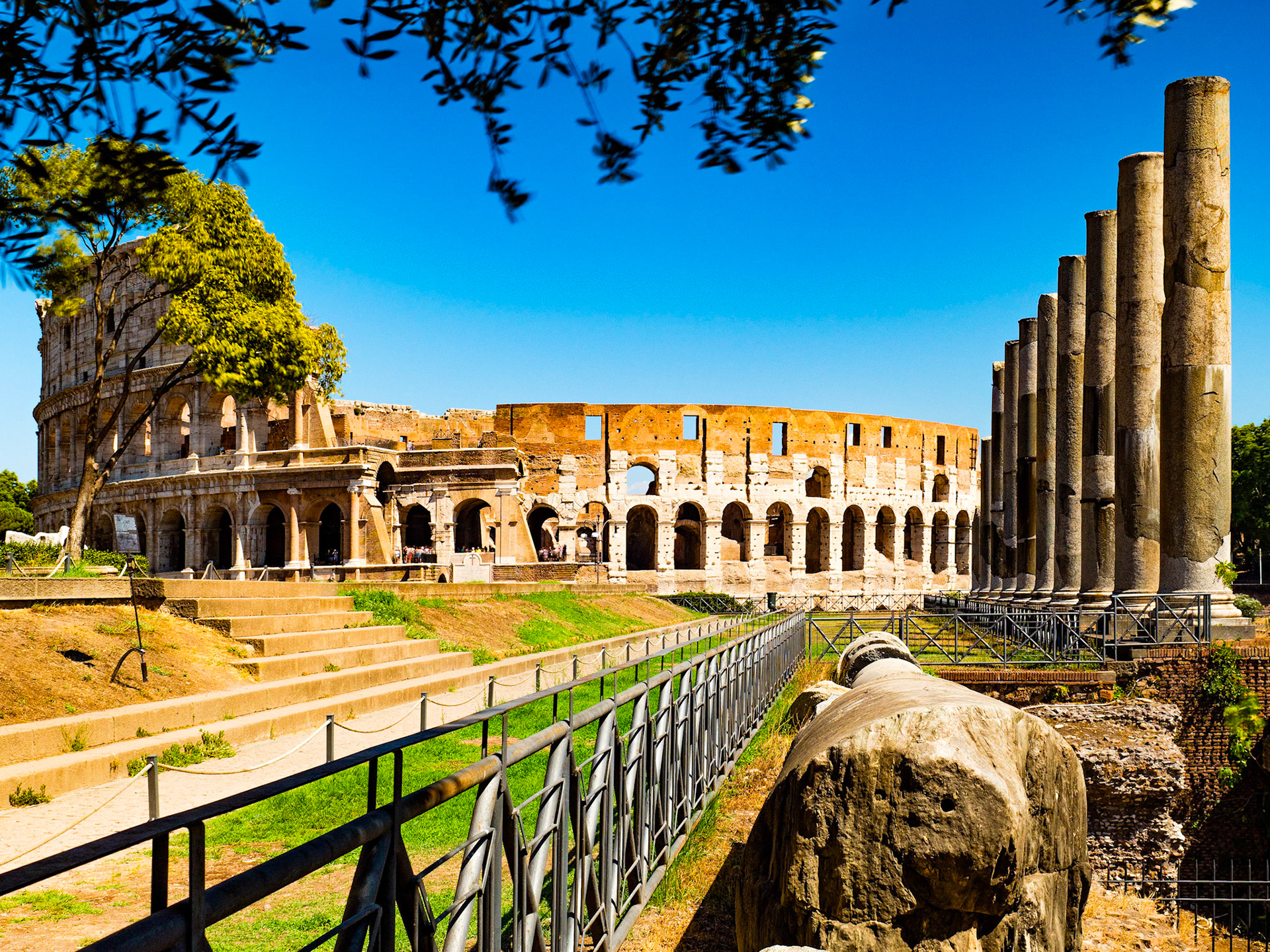 Amphitheatrum Flavium (The Colosseum)