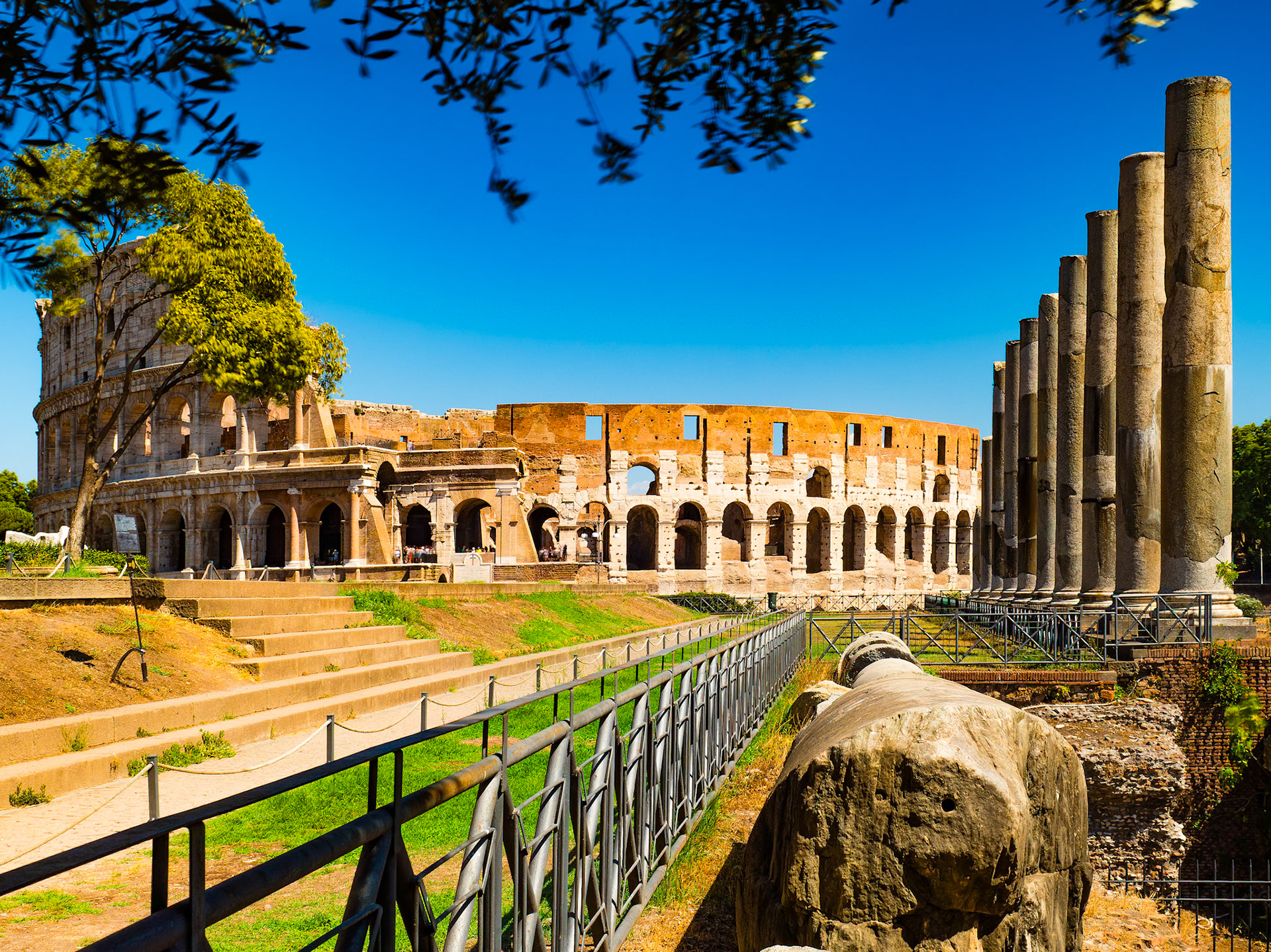 Amphitheatrum Flavium (The Colosseum)