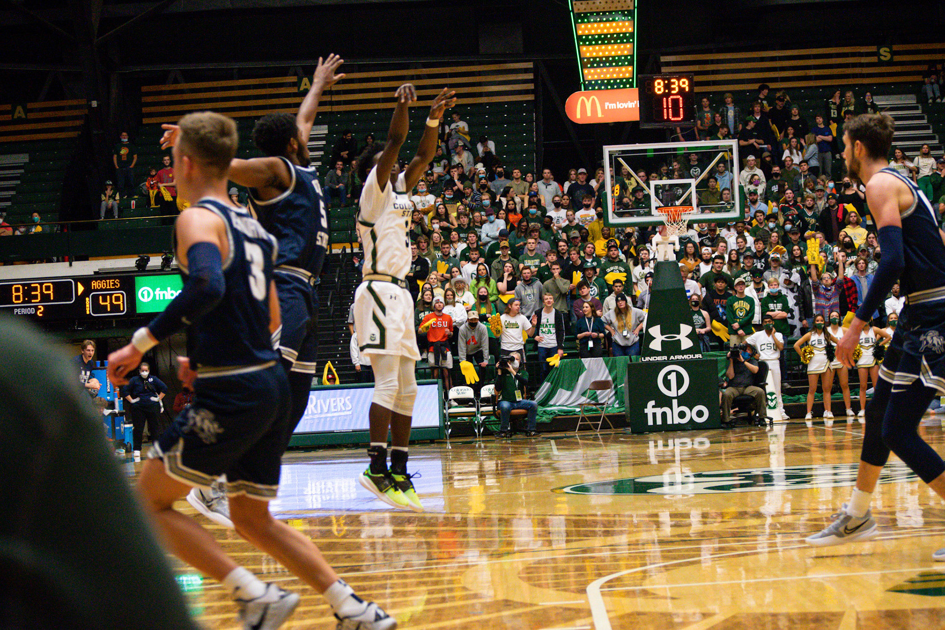 Kendle Moore shooting a three