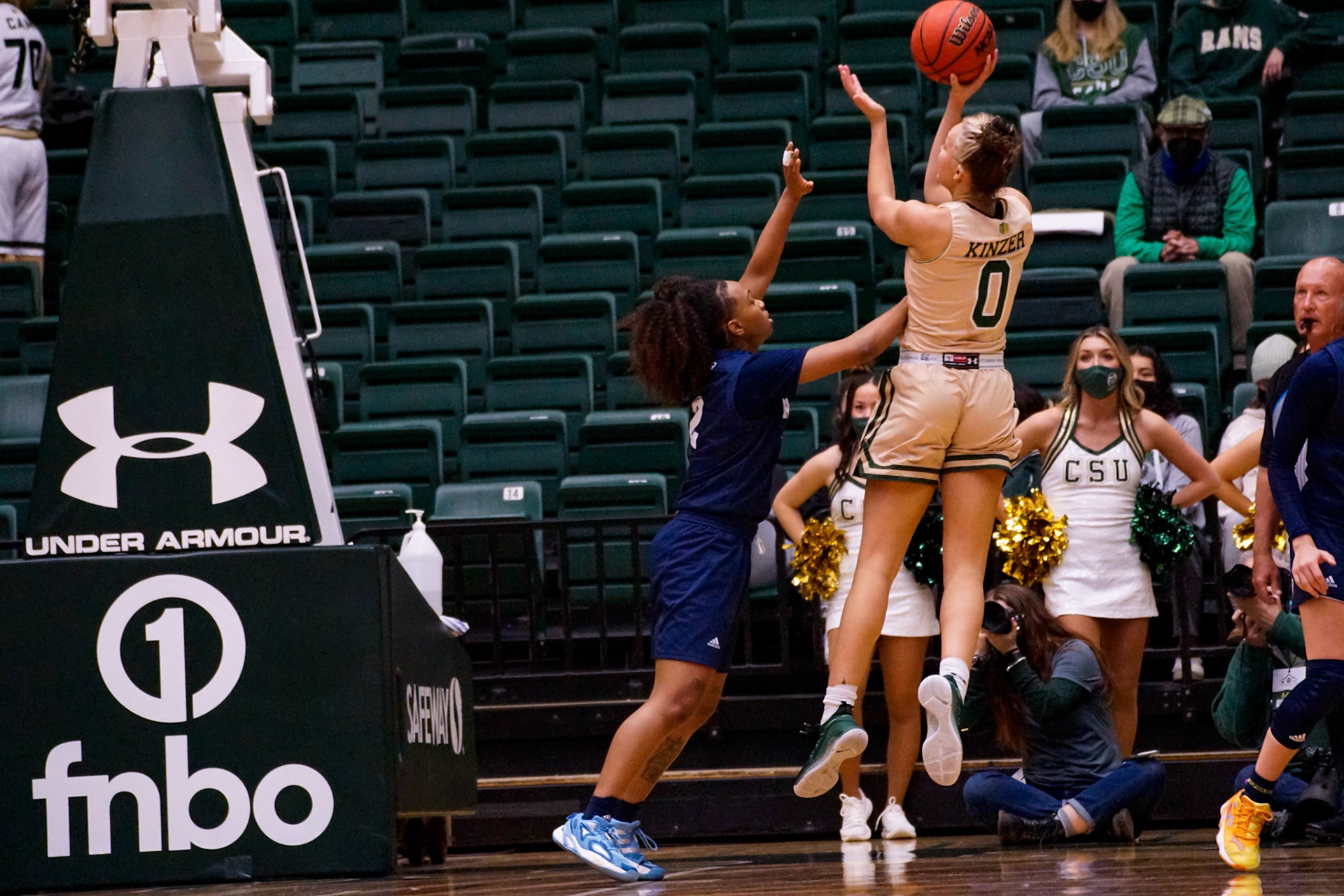 Kendyll Kinzer shooting a jump shot
