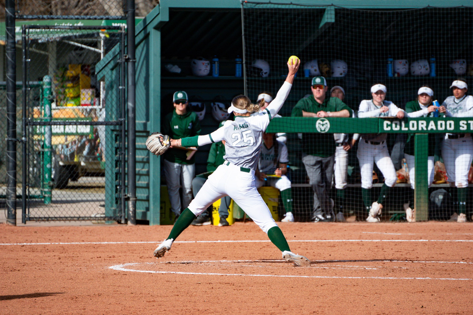 Jetta Nannen pitching
