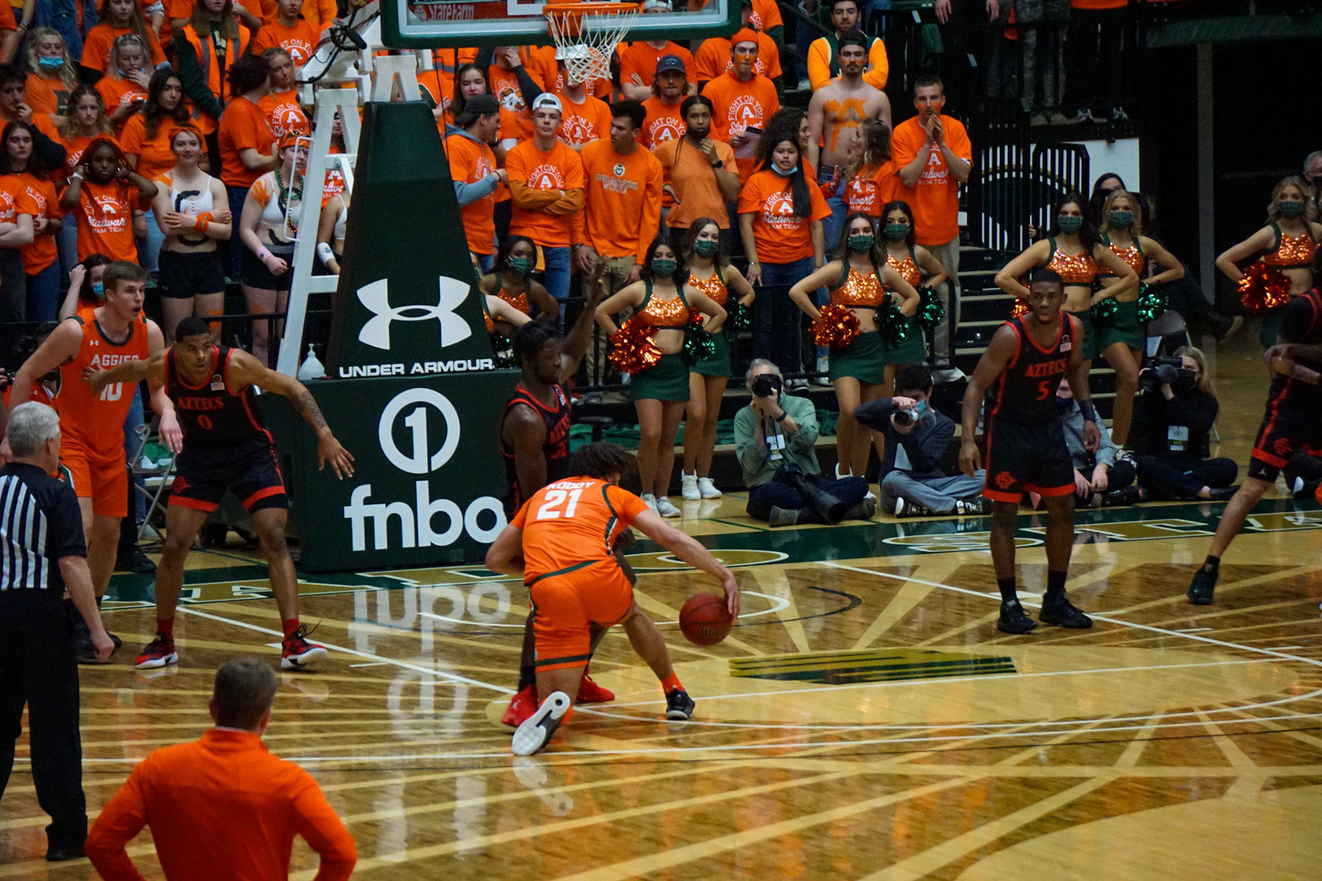 David Roddy driving to the basket