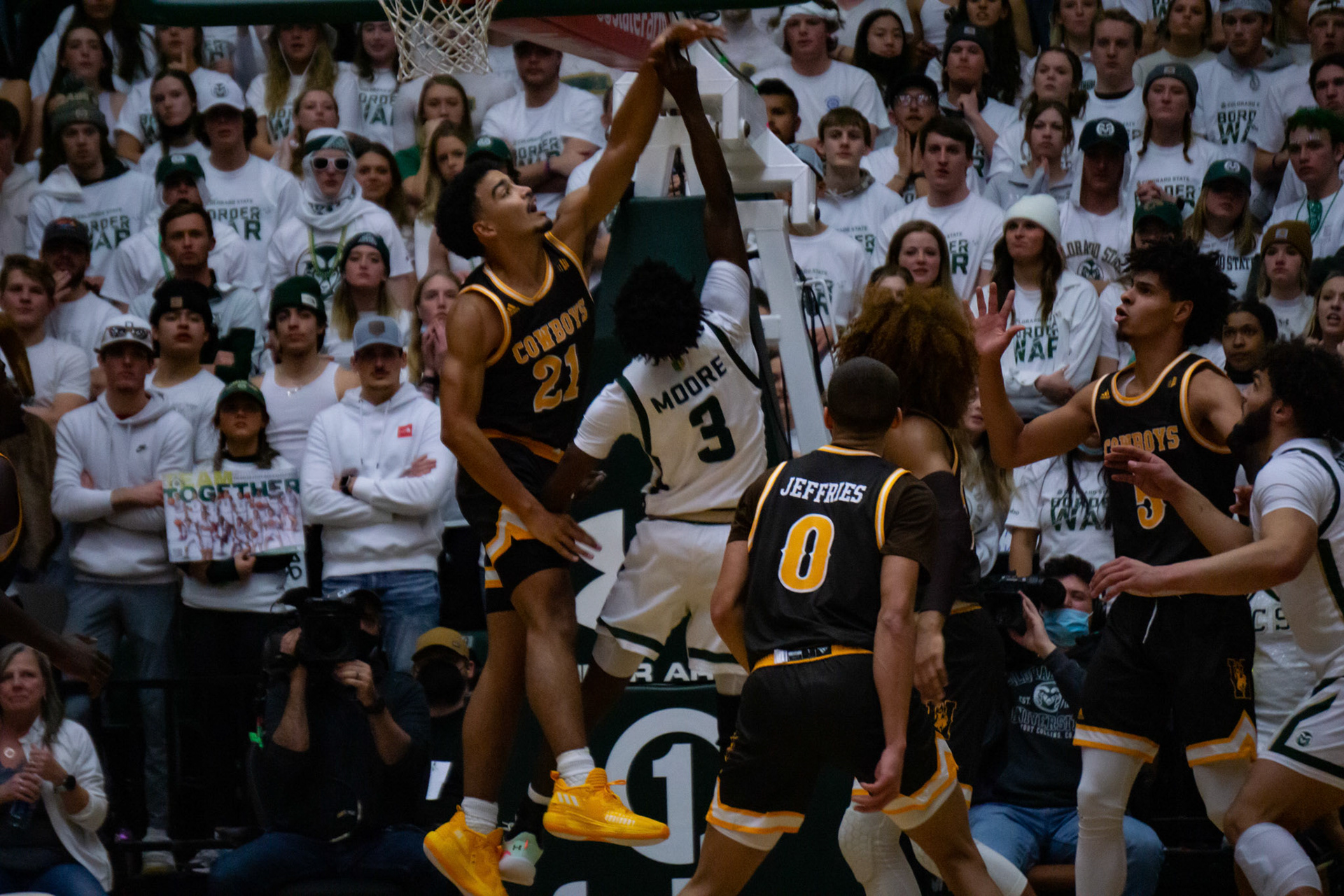 Kendle Moore shooting a layup