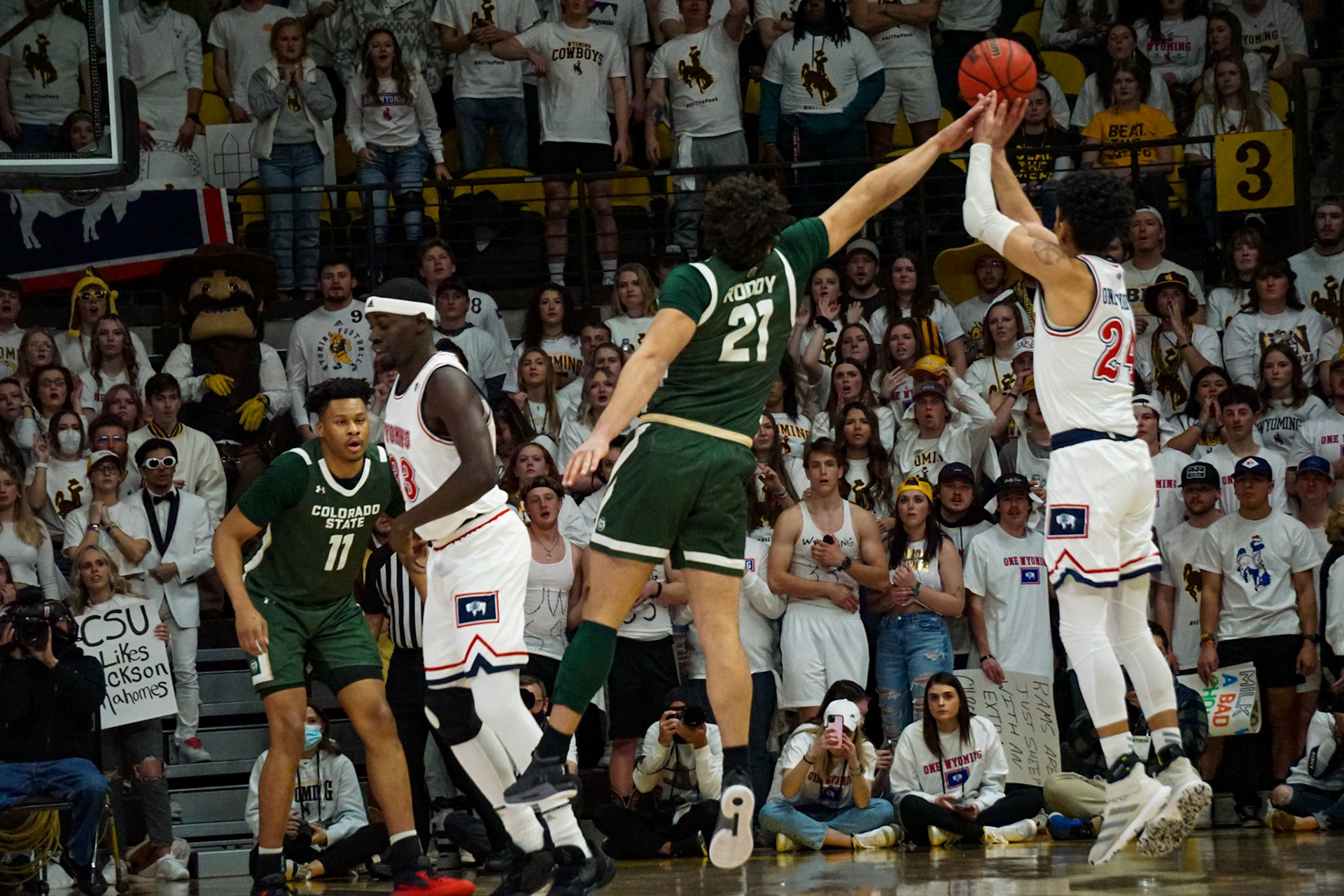 David Roddy guarding a three point attempt