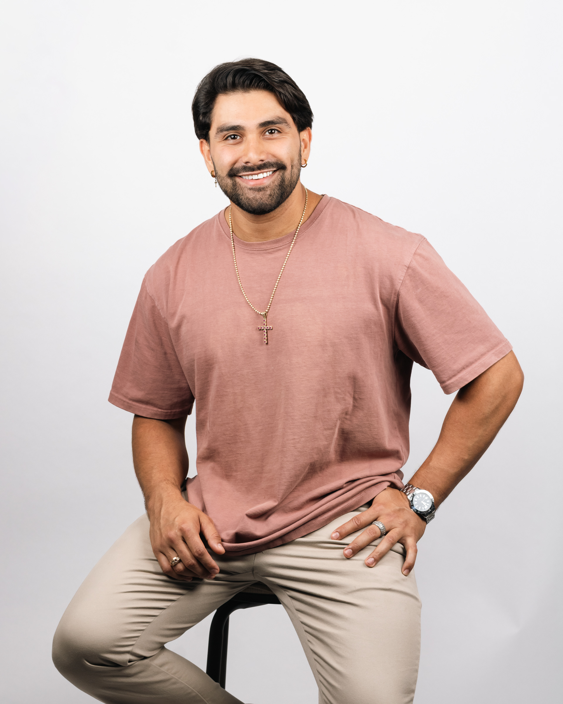 Retrato profesional en estudio en Costa Rica por Justin Sánchez, fotógrafo.