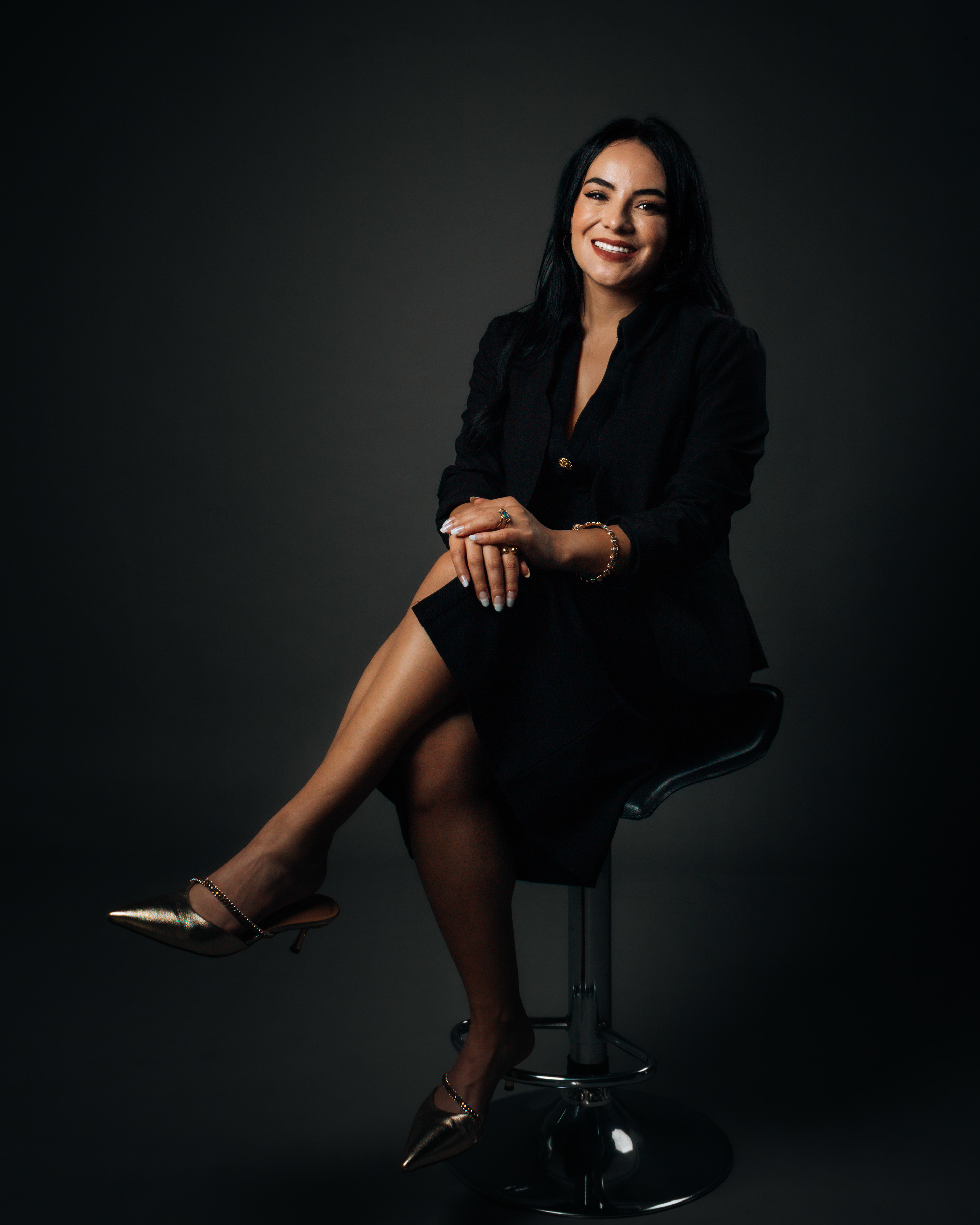 Fotografía empresarial tipo headshot para perfil corporativo.