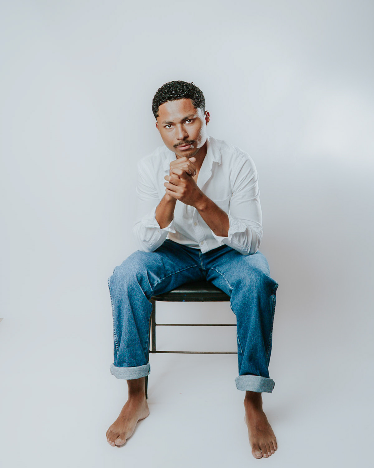 Retrato profesional en estudio en Costa Rica por Justin Sánchez, fotógrafo.