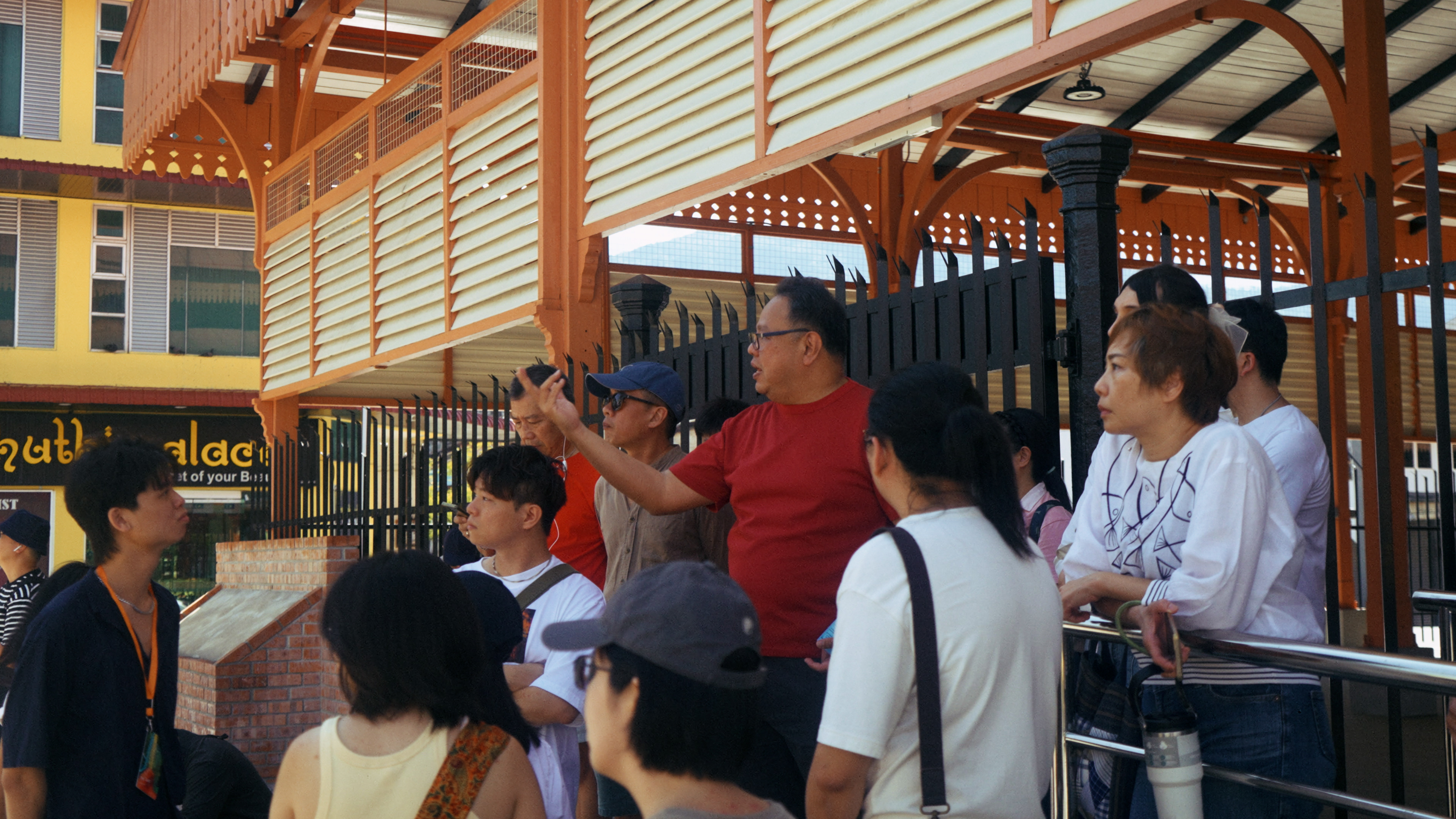 Prof Teoh conducting a walking tour