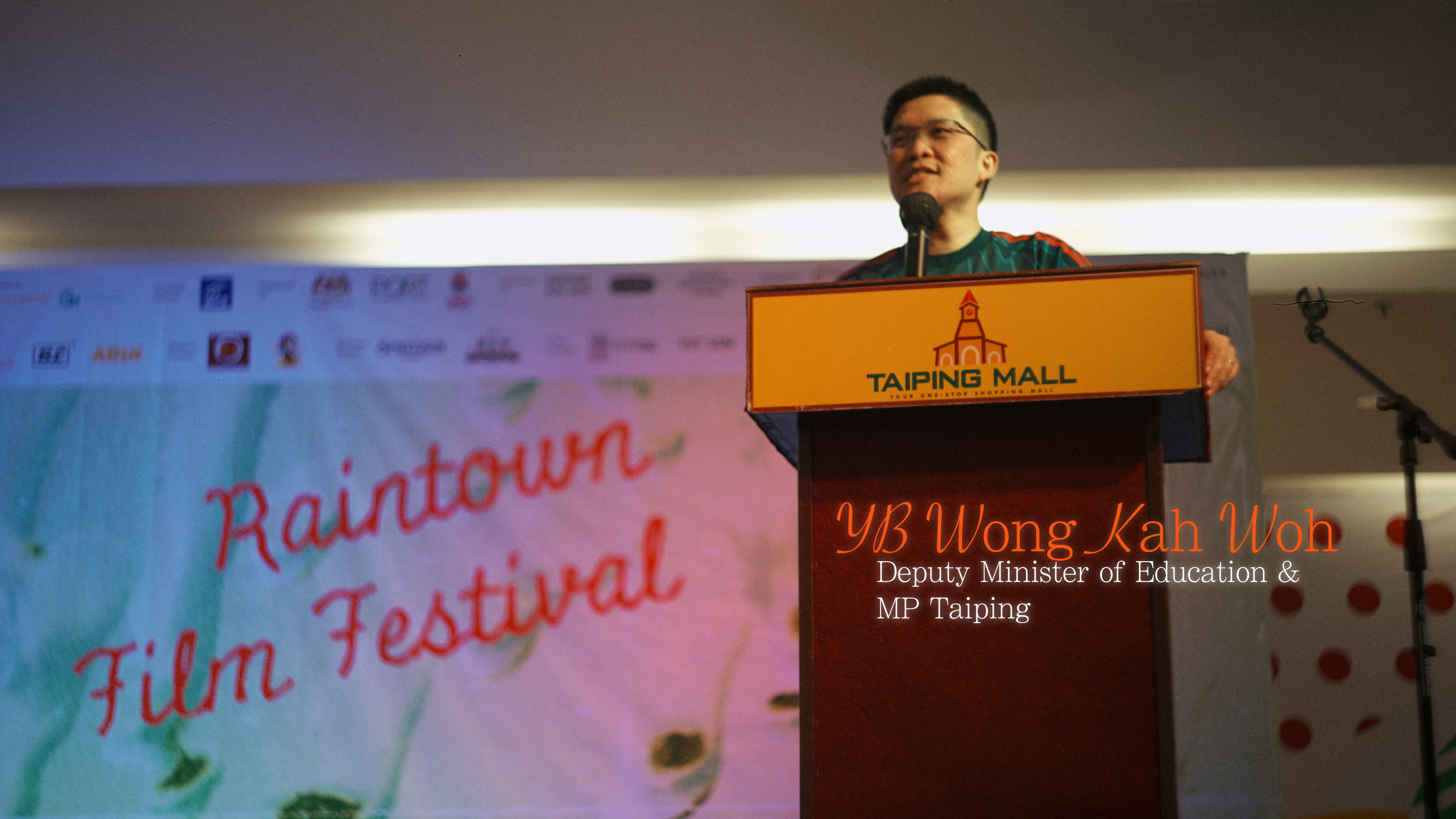 YB Wong Kah Woh at the opening ceremony