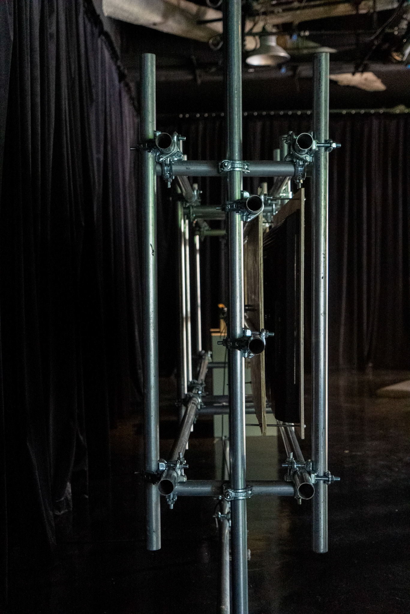 Scaffolding design for TV screens