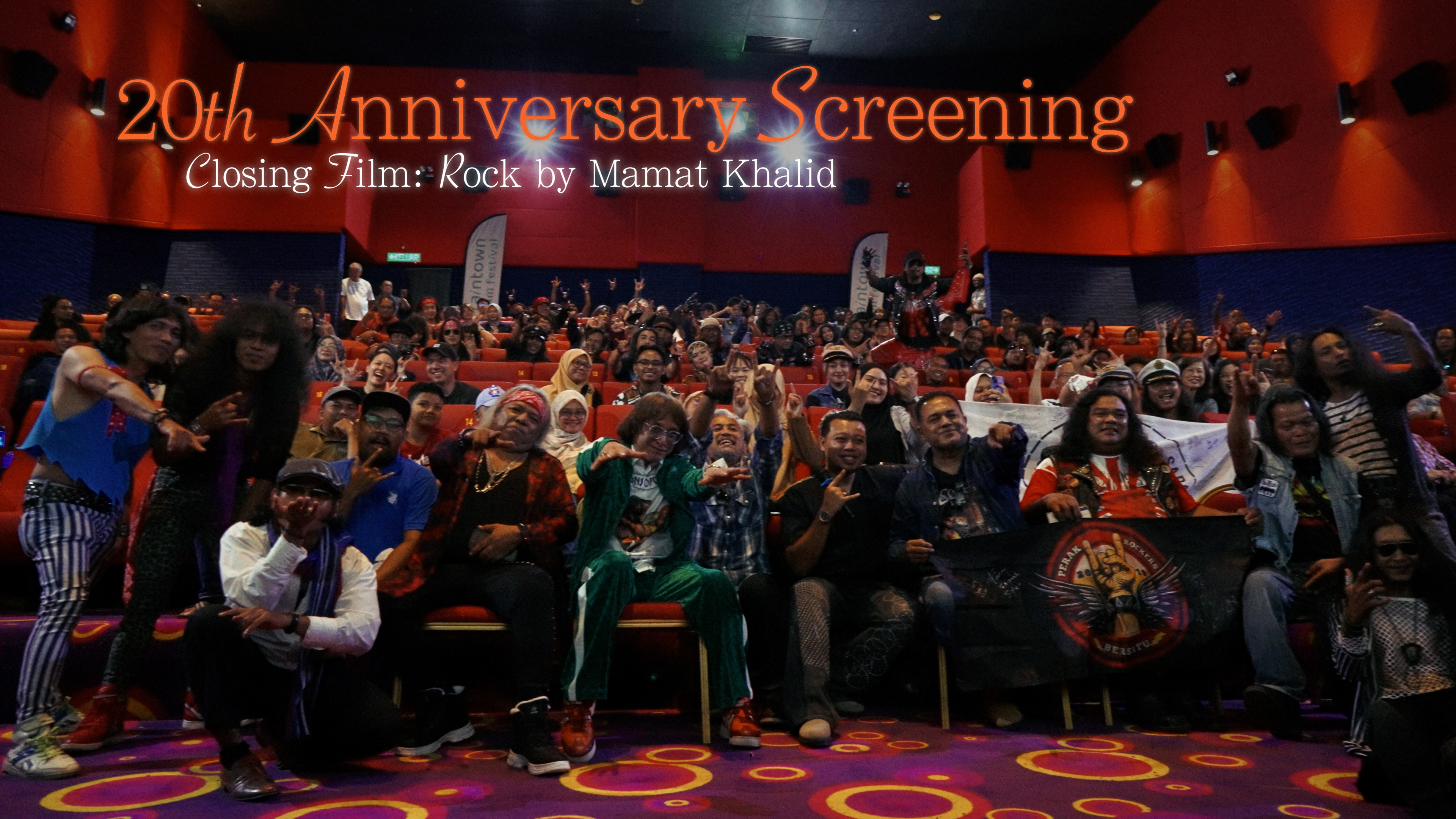 Actor Hasnul Rahmat with fans of 'Rock'