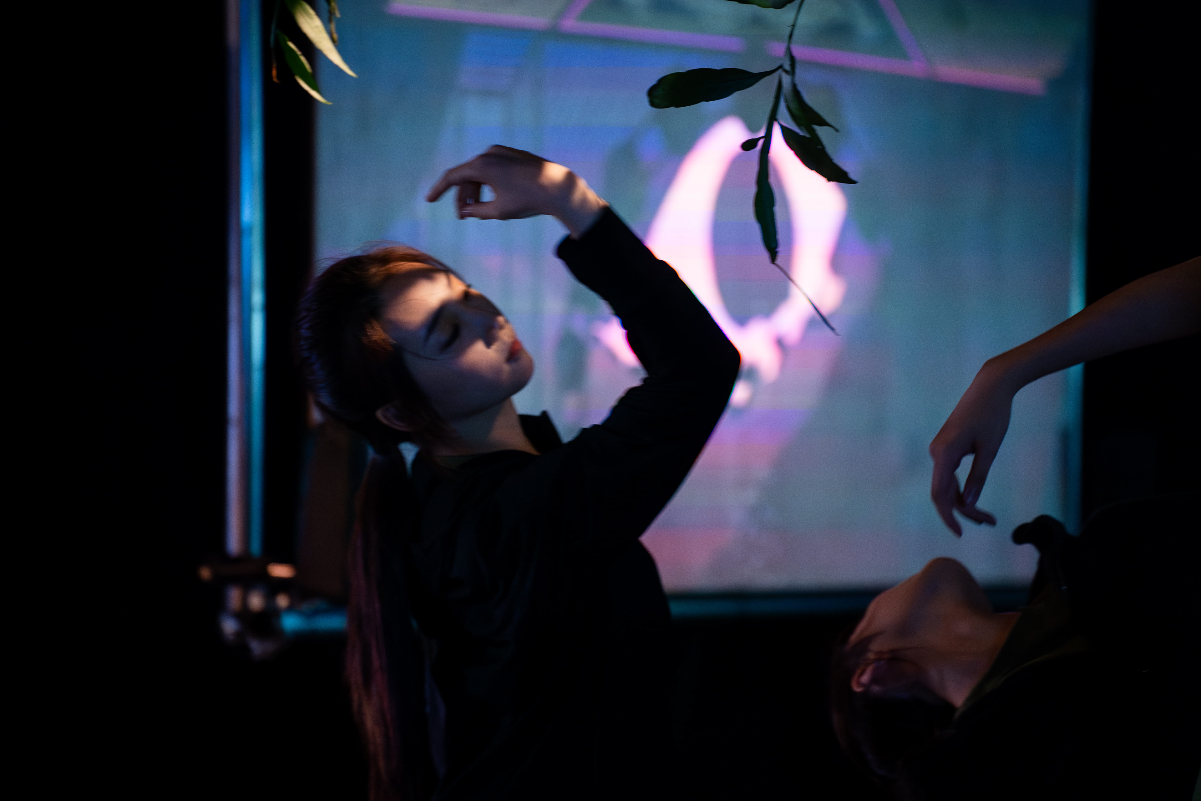 PARTICIPANT IMPROVISING A MOVEMENT WITH THE BAKAWALI PLANT