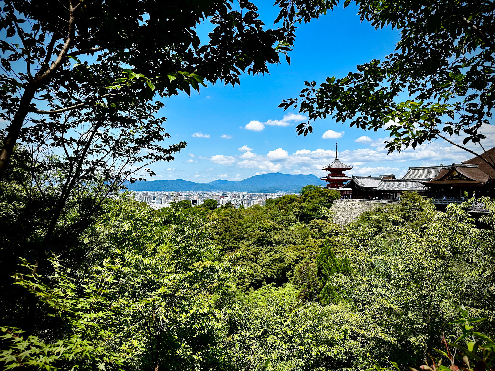 Kiyomizu-dera (清水寺) view at Kyoto