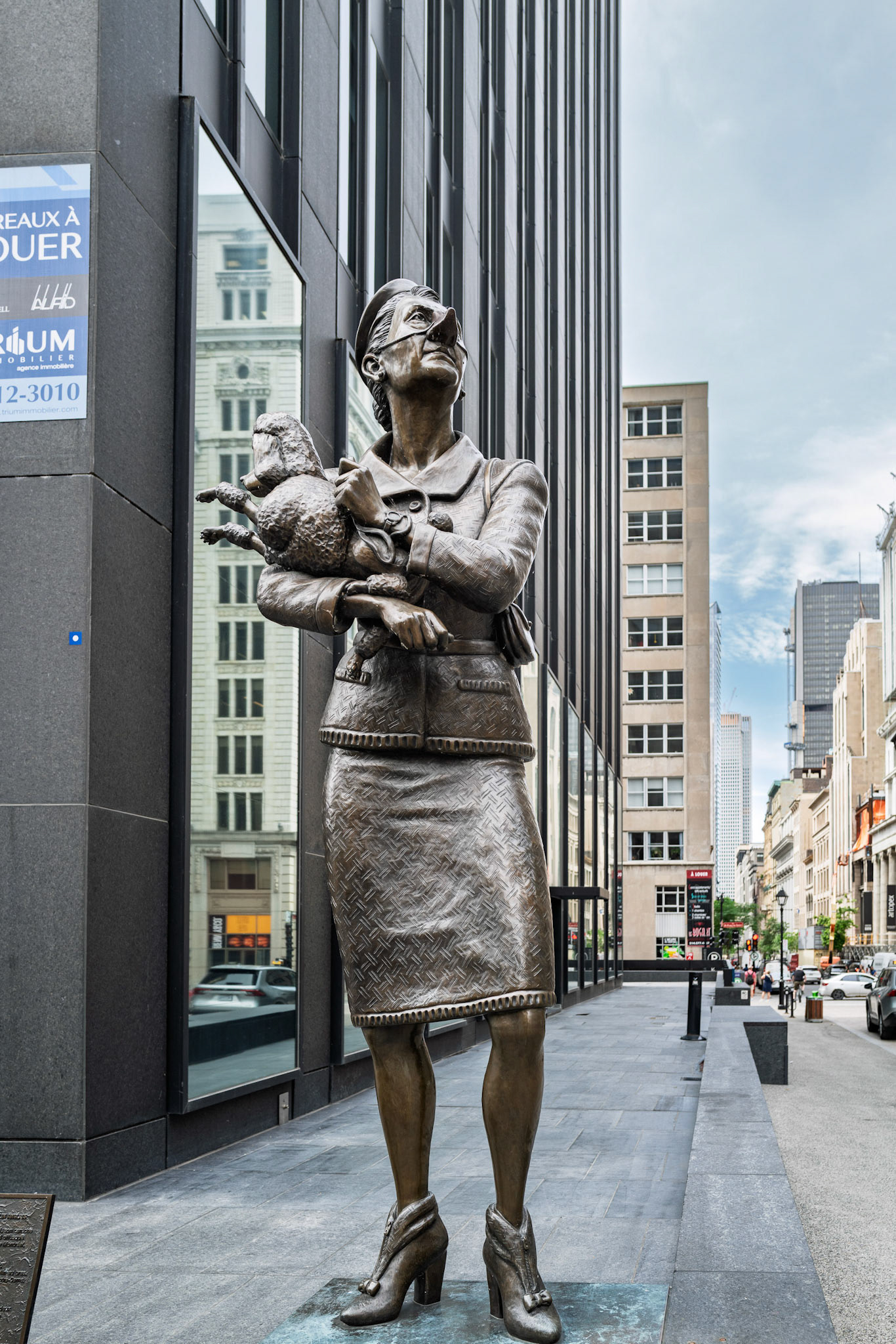 Statue in Place D'Armes