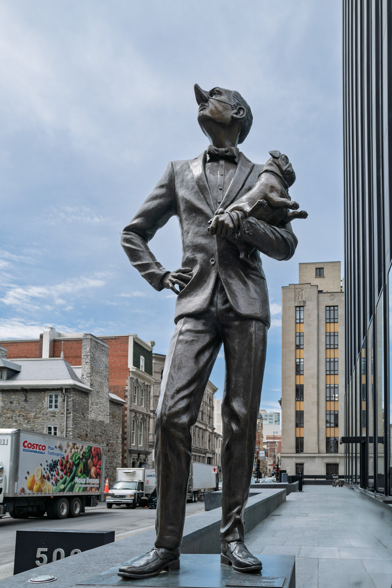 Statue in Place D'Armes