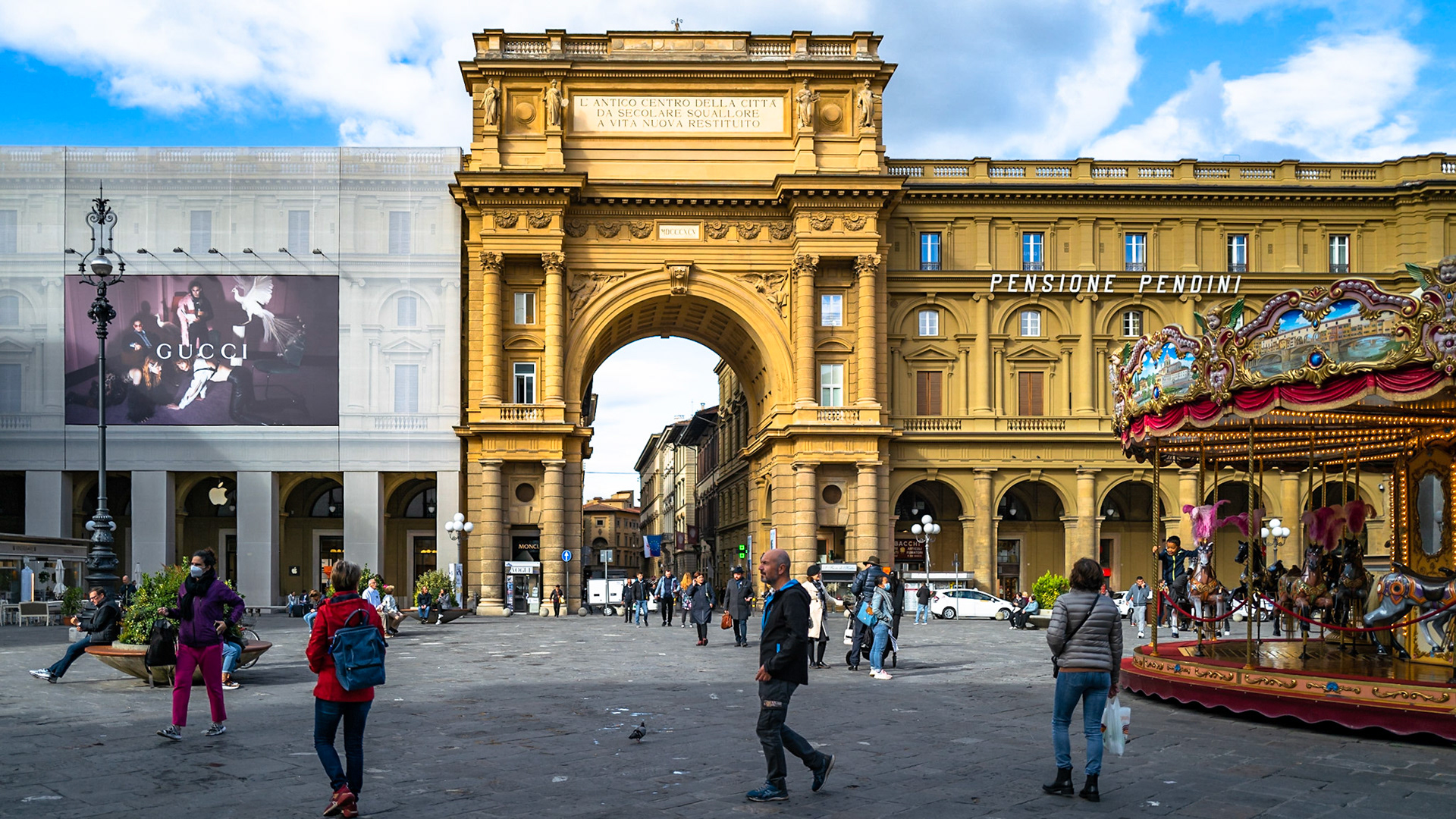 Florence: Piazza della Repubblica