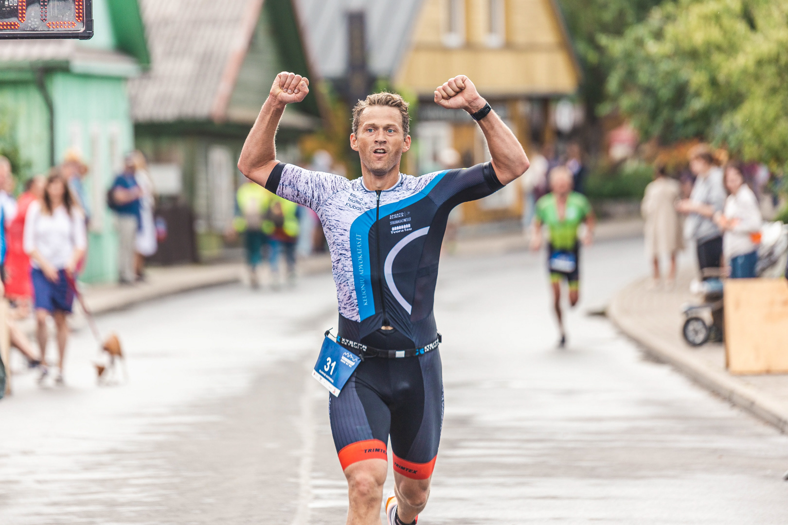 Triatloninkas finišuoja paskutinėje Trakų triatlono rungtyje – bėgime