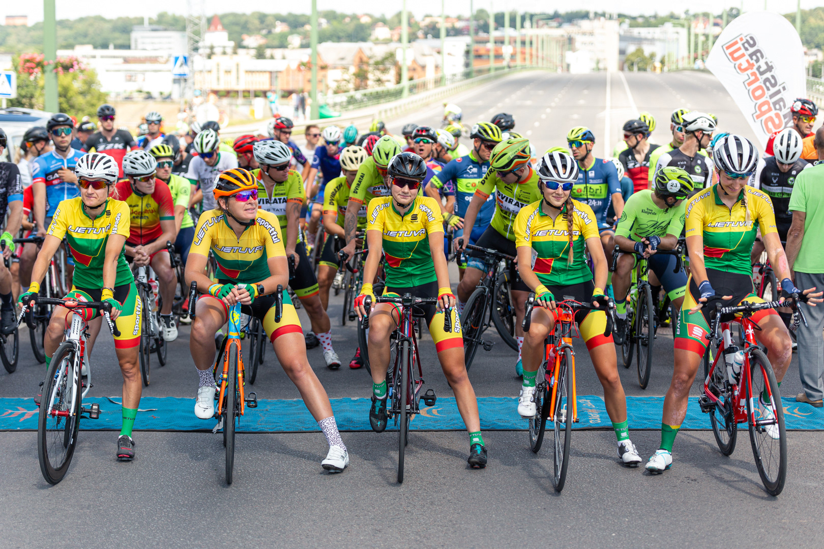 Lietuvos plento dviračių rinktinės narės laukia Kauno Plento dviračių lenktynių starto