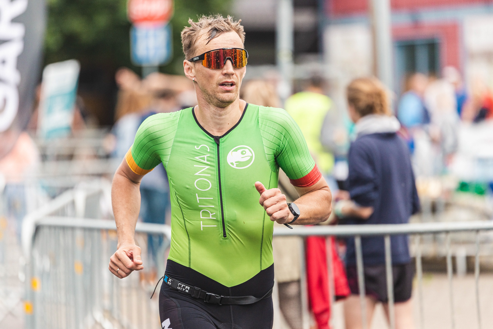 Nuotraukoje užfiksuotas triatloninkas paskutinės Trakų triatlono rungties – bėgimo metu