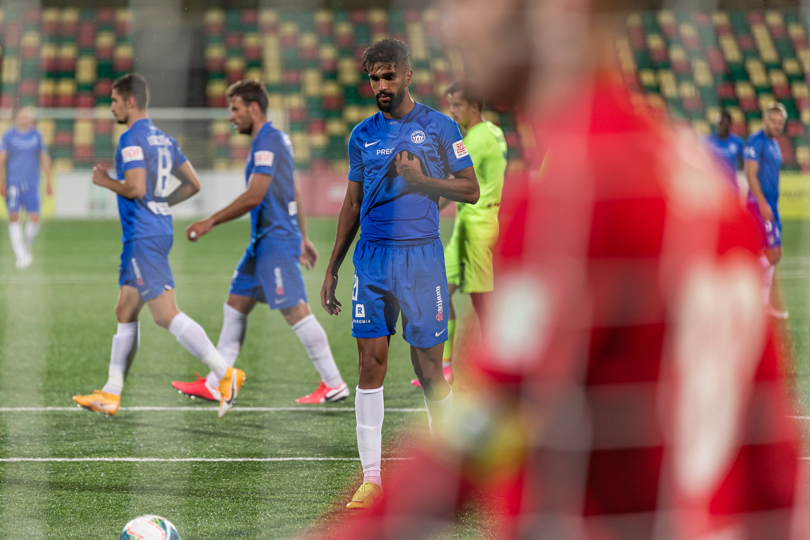 FC SLOVAN futbolininkas ruošiasi spirti baudinį UEFA EUROPOS LYGOS atrankos rungtynėse prieš Vilniaus Riterius
