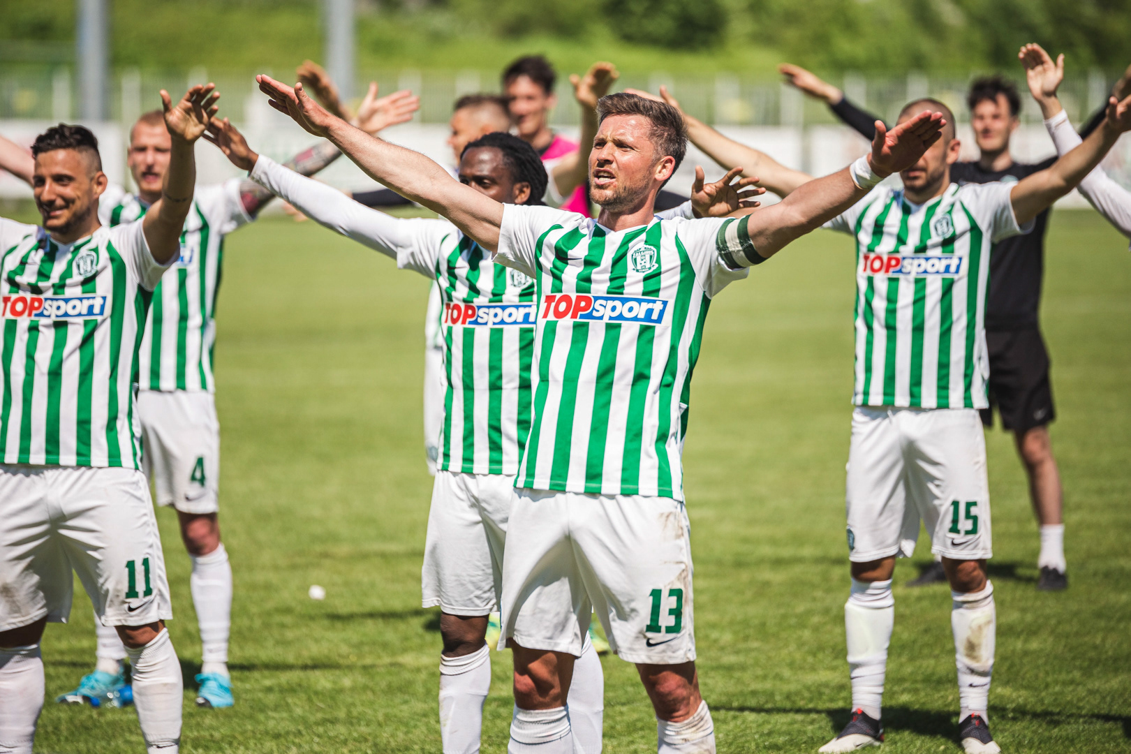 S. Mikoliūnas (Vilniaus Žalgiris) dėkoja komandos sirgaliams po pergalės prieš Kauno Žalgirį