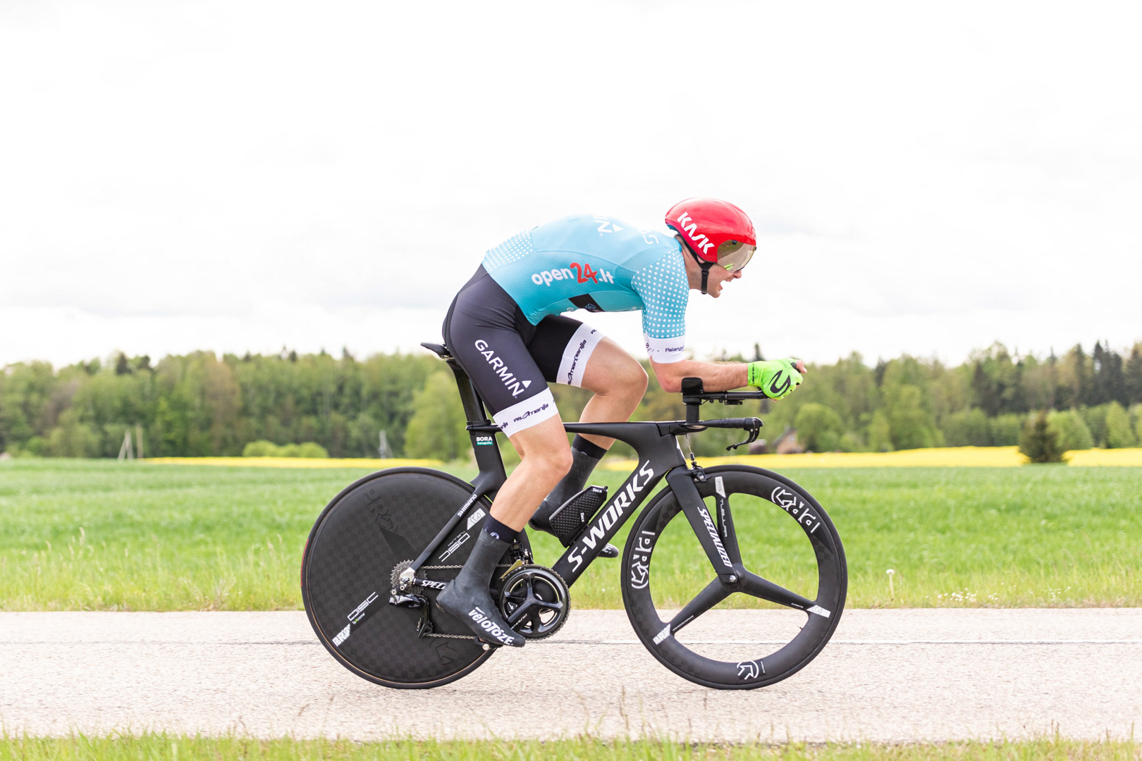 Dviratininkas dalyvauja TT (atskiro starto) lenktynėse