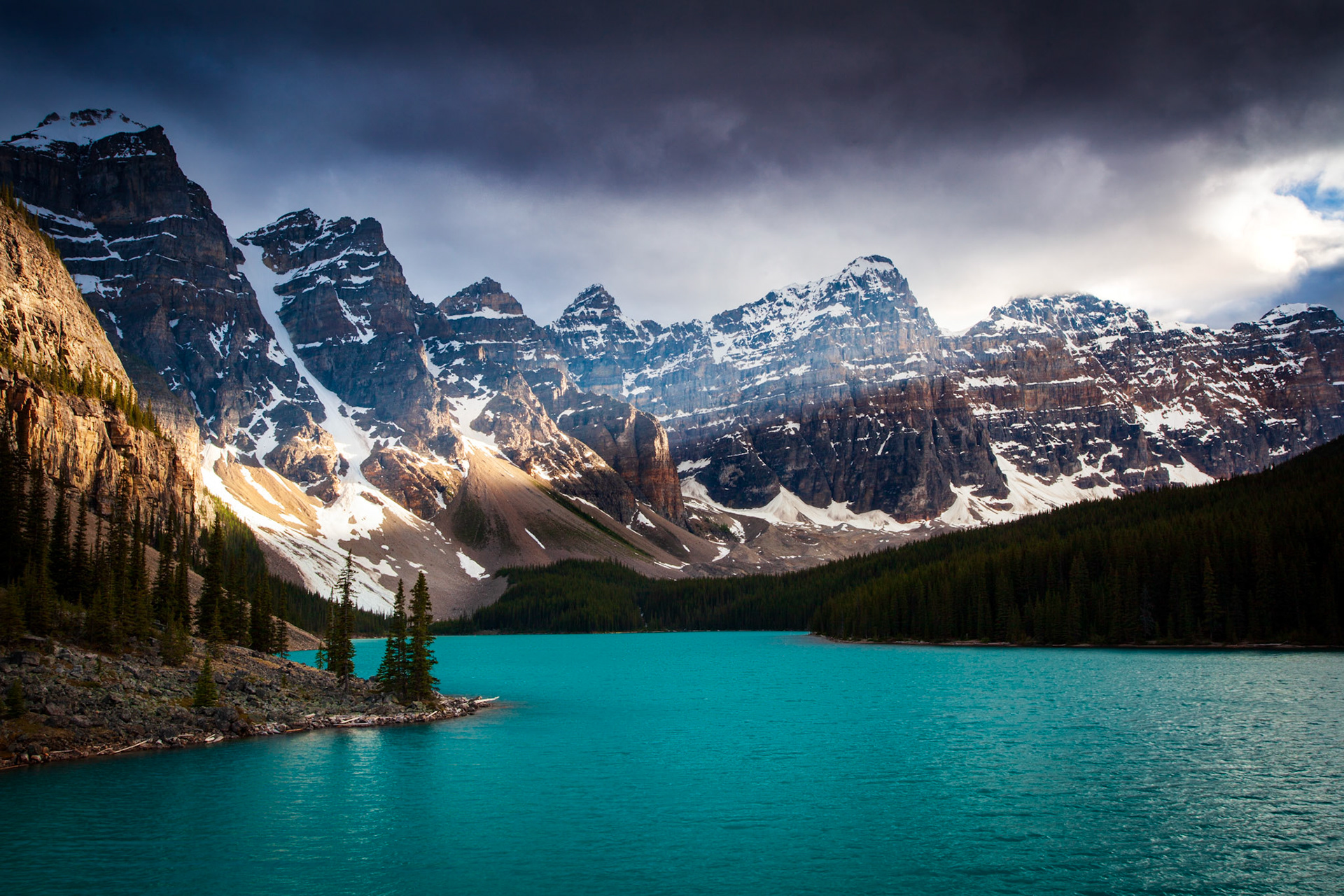 Moraine Lake, Banff National Park, Alberta, Canada