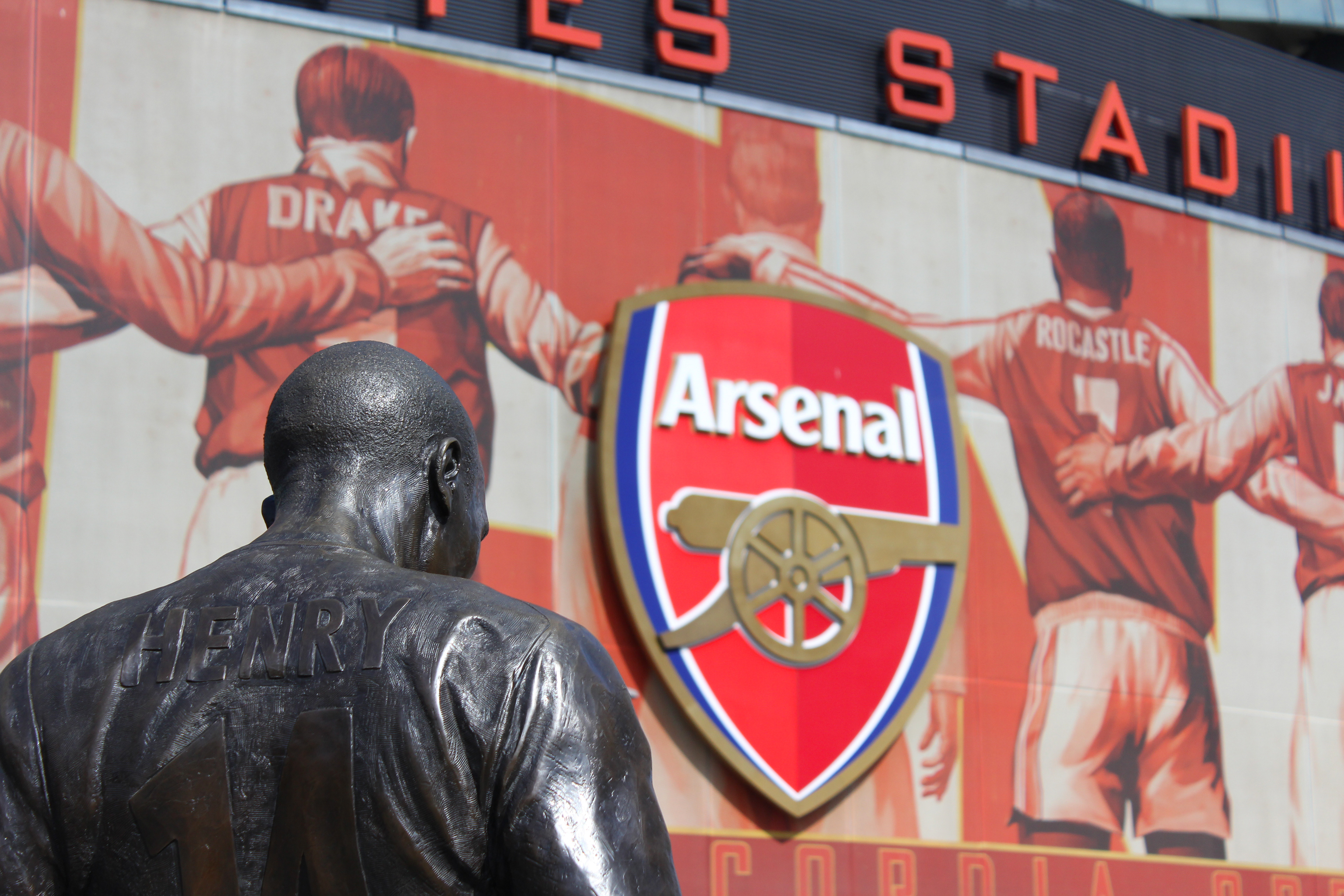 Thiery Henry statue, Emirates stadium