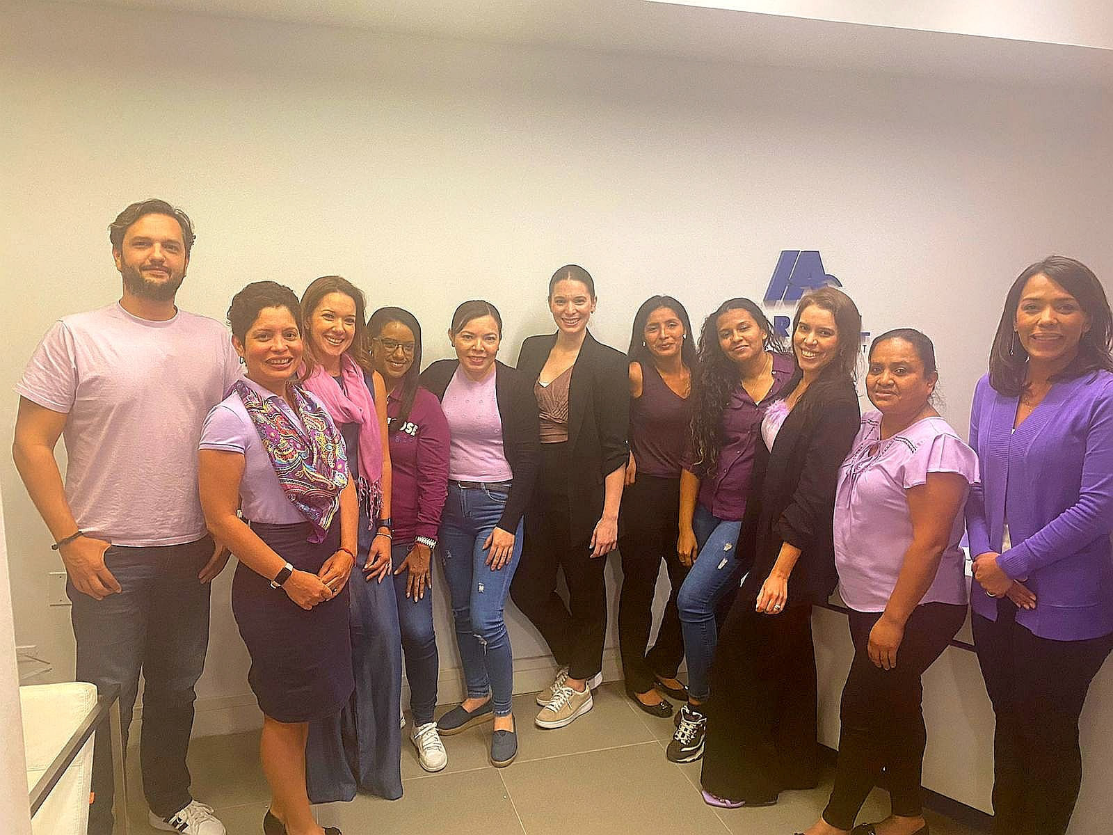 Ofincina Central, Bocas Bali y Grupo Sedes se visten de morado en la comemoración del Día Internacional de la Mujer