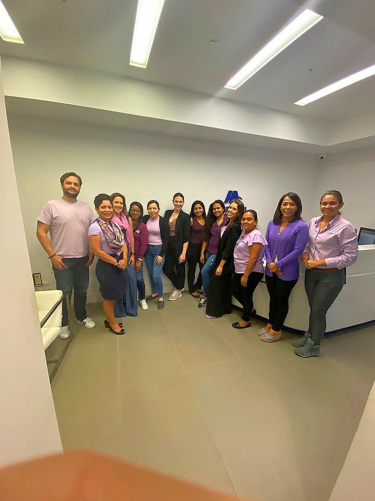 En conmemoración del Día Internacional de la Mujer nos vestimos de Morado - Proy. Club Unión, Grupo Sedes, Bocas Bali y Oficina Central