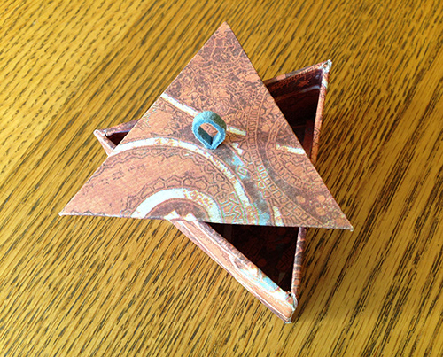 TRIANGLE BOX