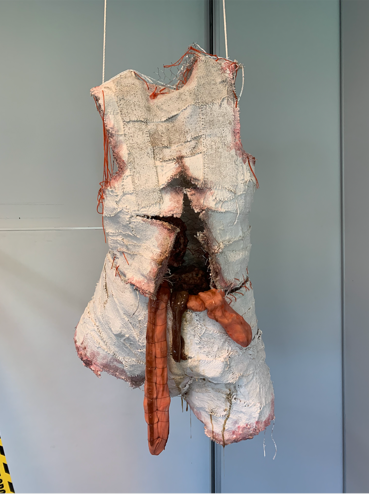 Exposed (2021) Gips, polyurethane pur, latex