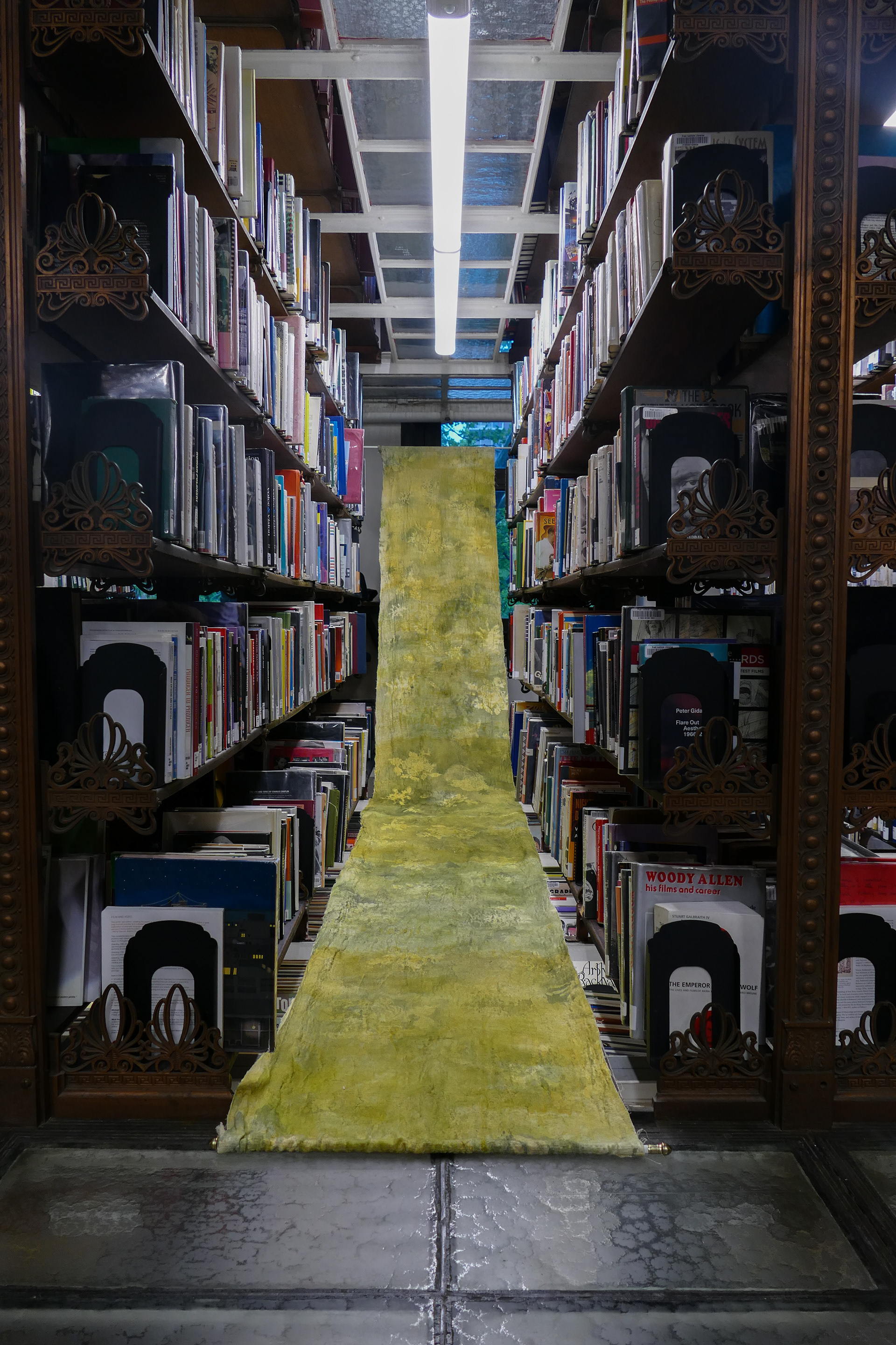 Arsenic (2023)  65 x 445 cm  Geverfd handgeweven katoen, gordijnrails