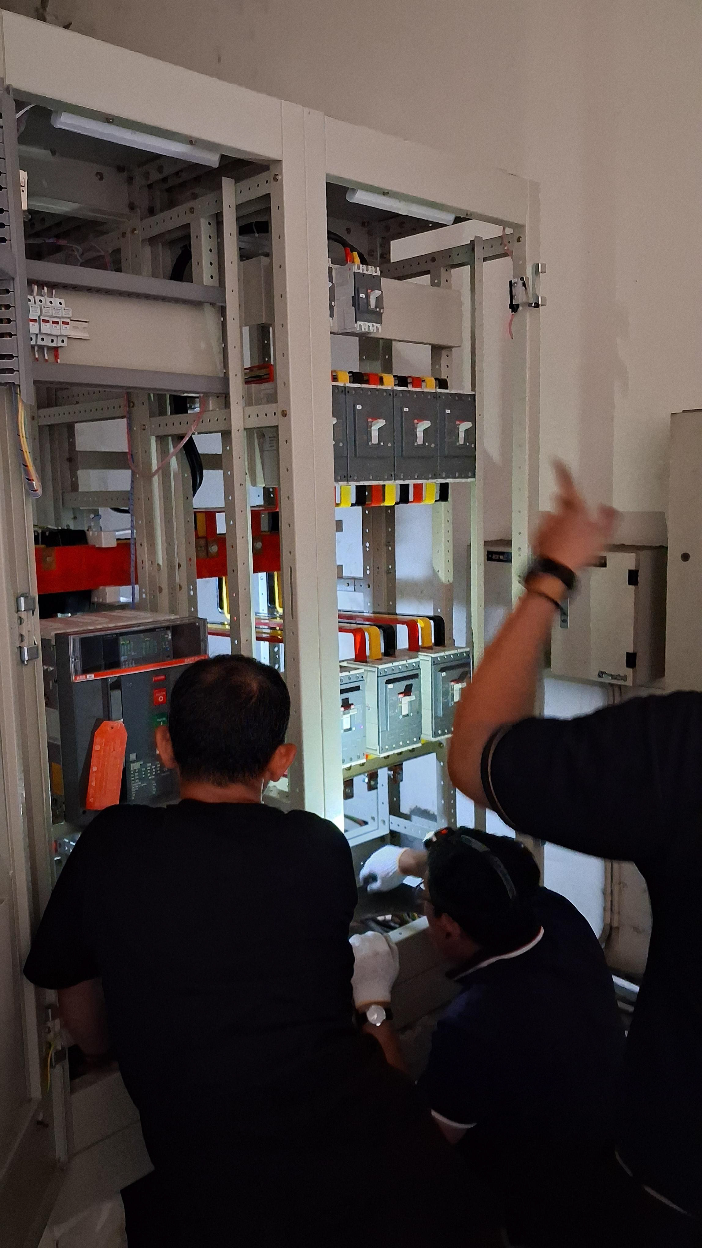 Penggantian Panel Listrik Chiller