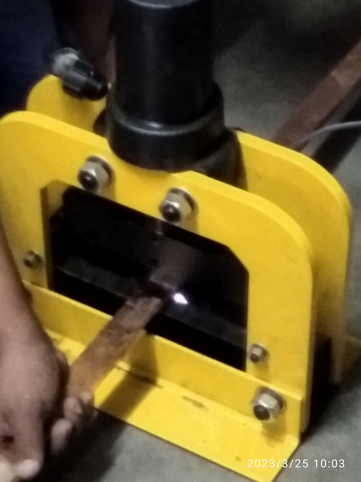 Alat Hidrolik Pemotong Busbar