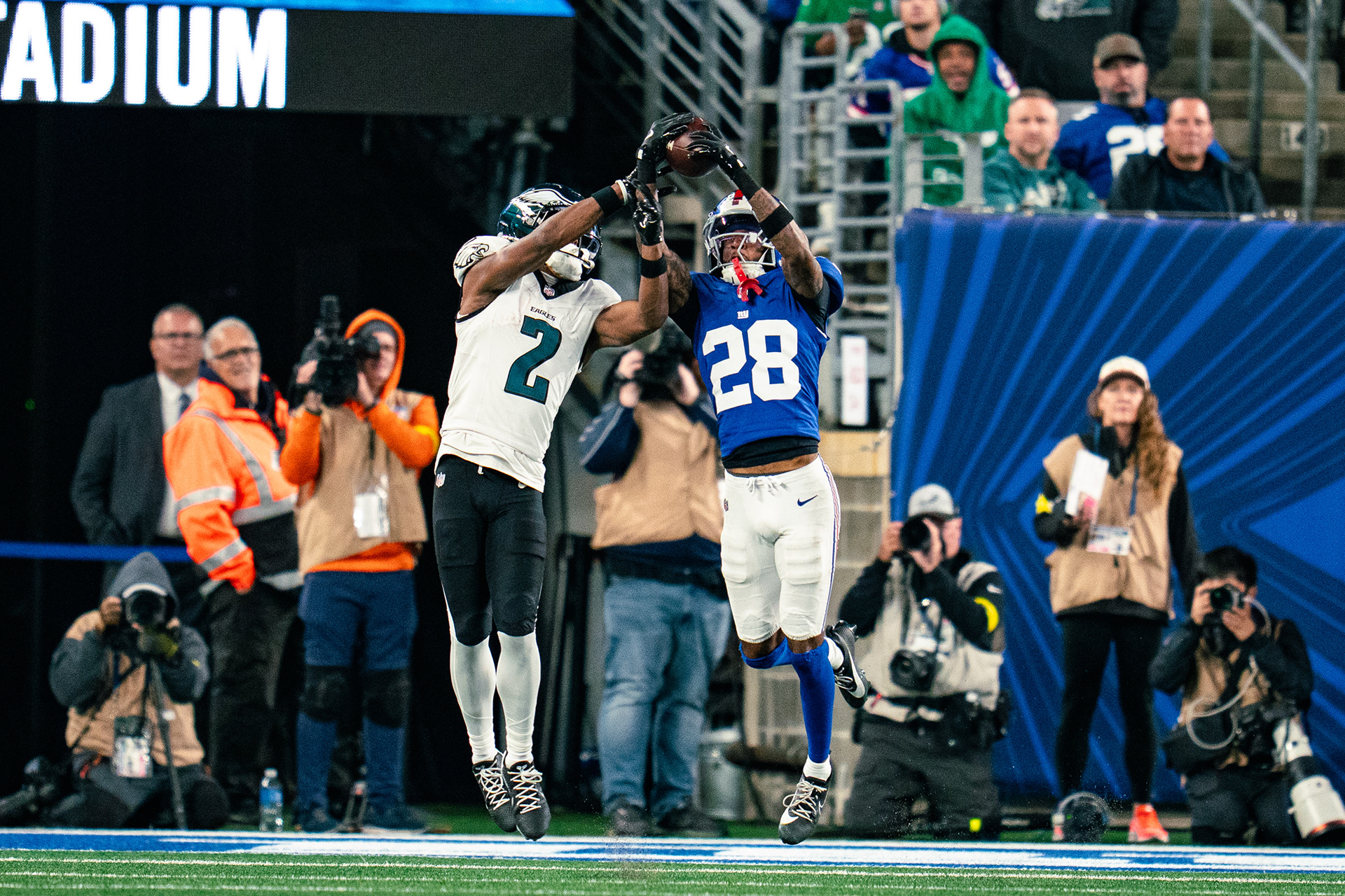 CB Cor'Dale Flott (28) Interception Thursday Night Football
