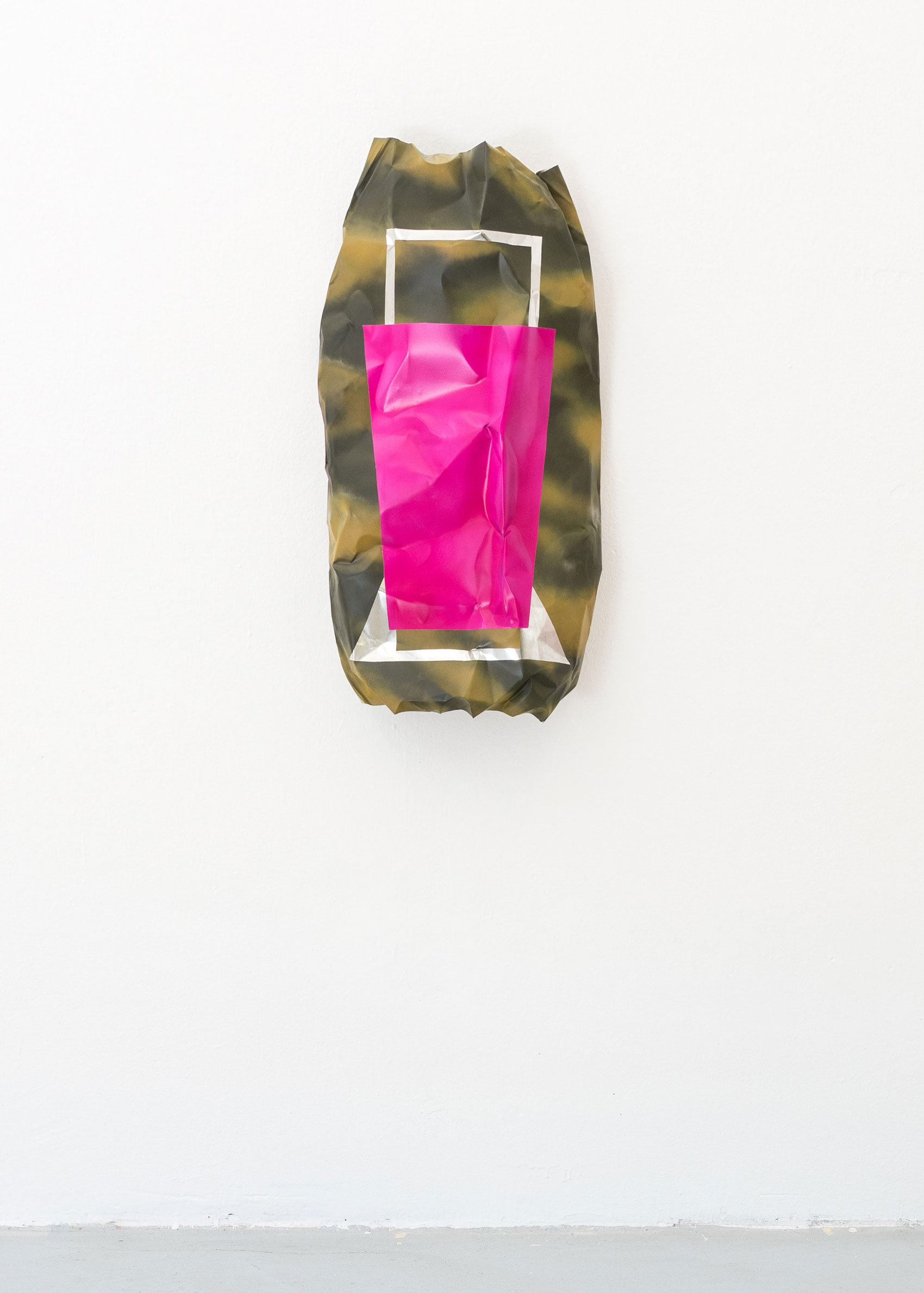 flatbag (hunters camouflage), 2020, Lack auf Weißblech / verzinnt, 80 × 70 cm