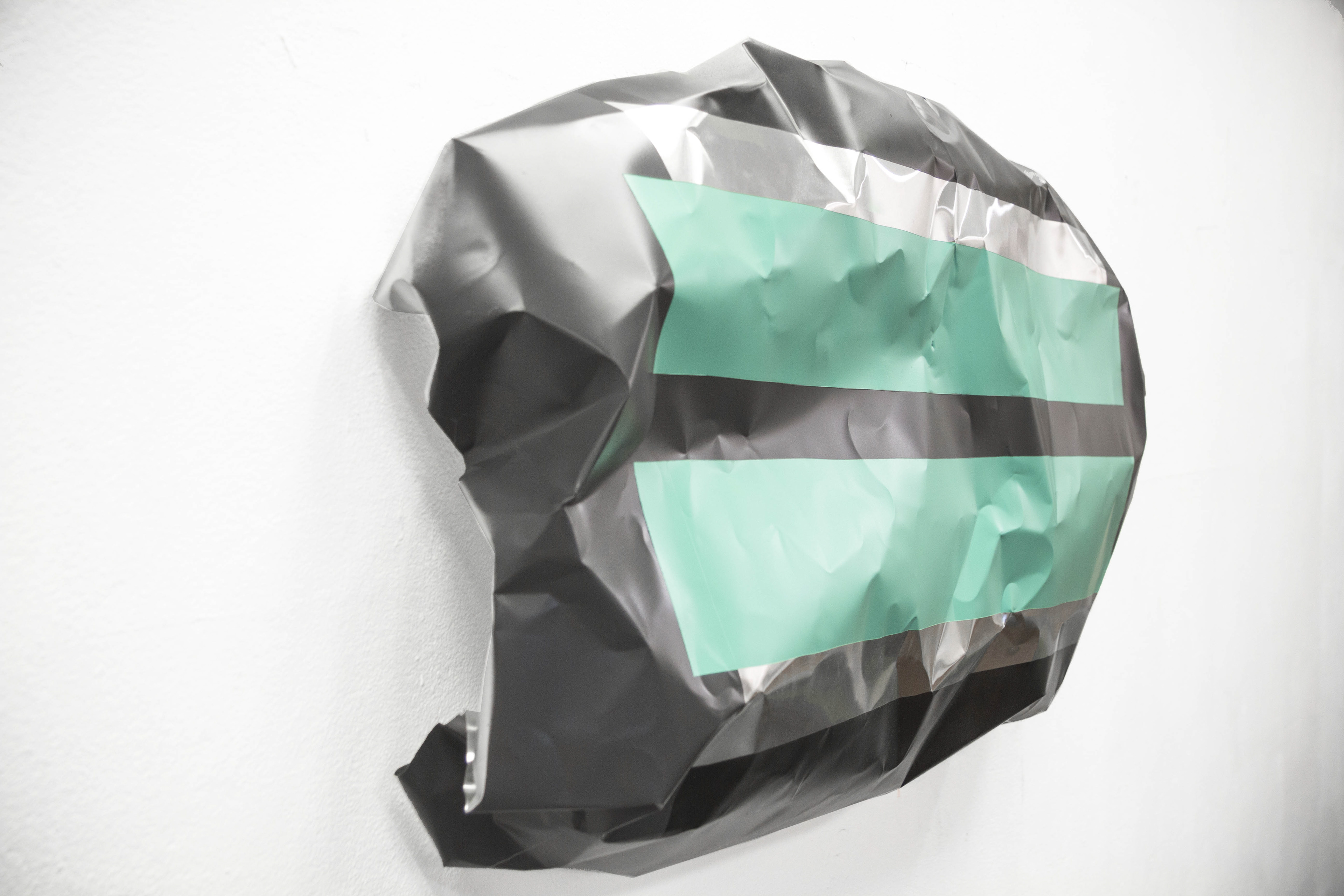 flatbag (seabag), 2020, Lack auf Weißblech / verzinnt, 80 × 150 cm