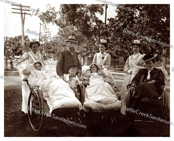 TO-84 open-air therapy at Battle Creek Sanitarium