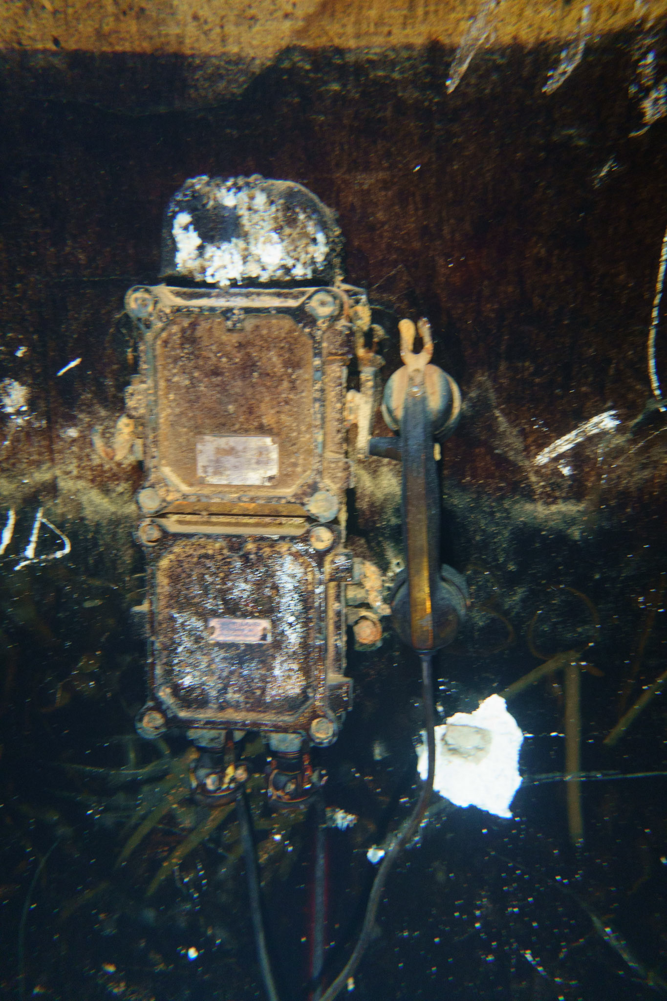 A telefon musí být