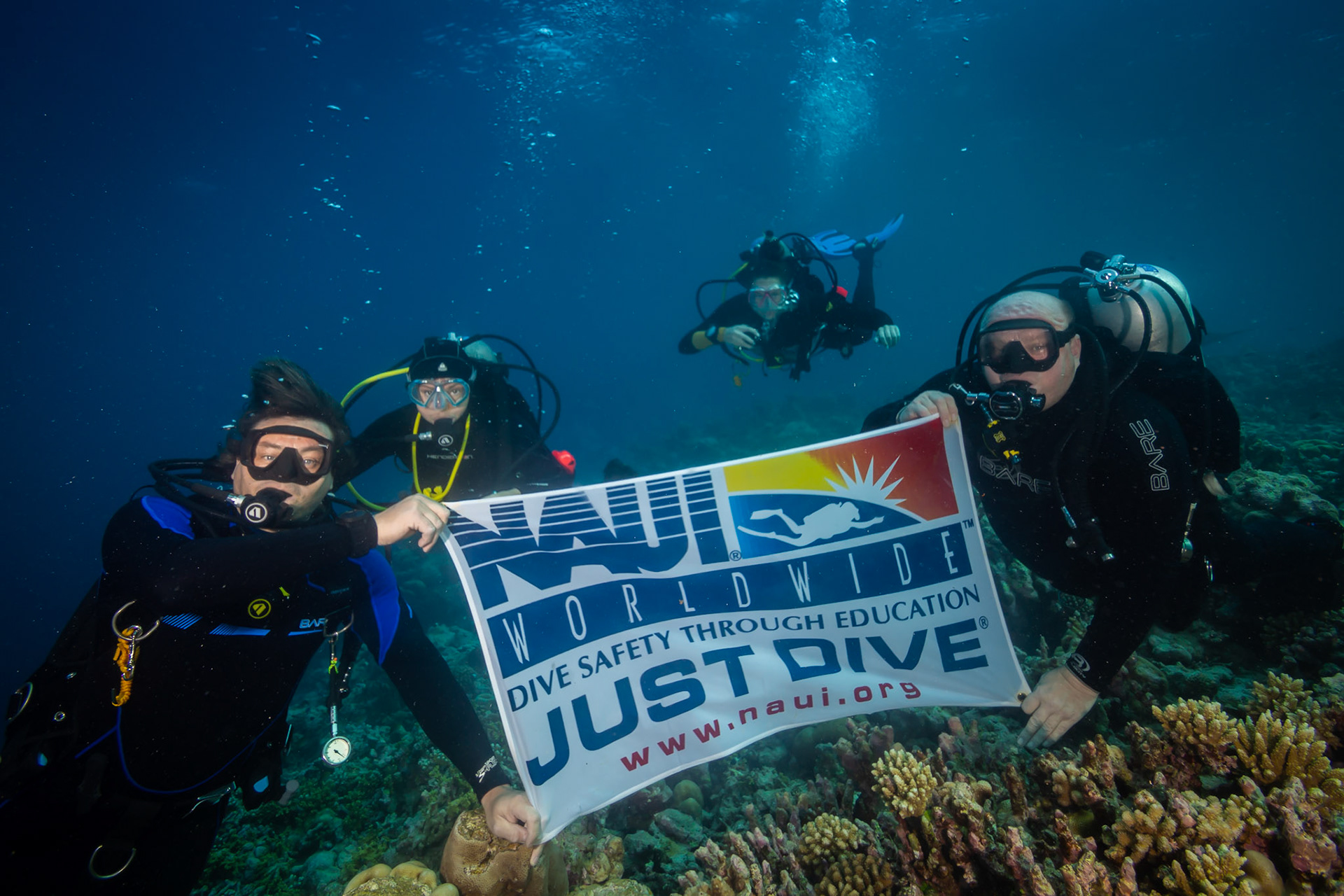 A závěrečná s vlajkou a novým AOWD