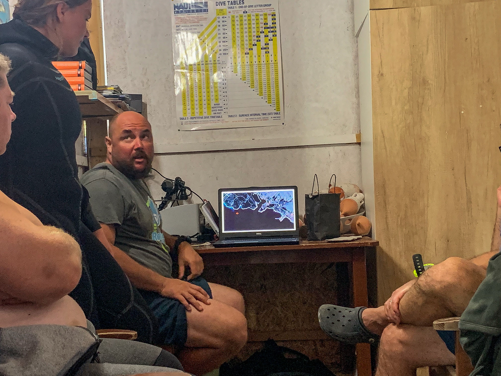 Briefing před ponorem na Letavicu